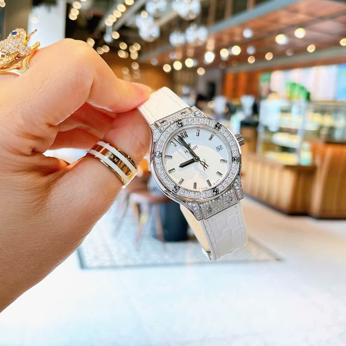Đồng Hồ Nữ Hublot Classic Fusion Dây Cao Su Trắng Đính Đá Size 30mm Máy Pin Miyota Nhật - Vỏ Silver