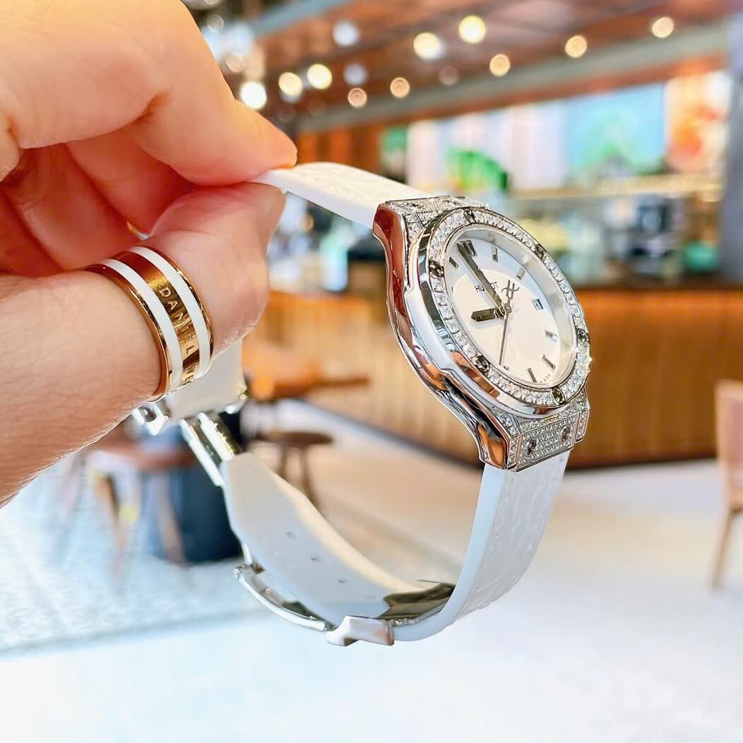 Đồng Hồ Nữ Hublot Classic Fusion Dây Cao Su Trắng Đính Đá Size 30mm Máy Pin Miyota Nhật - Vỏ Silver