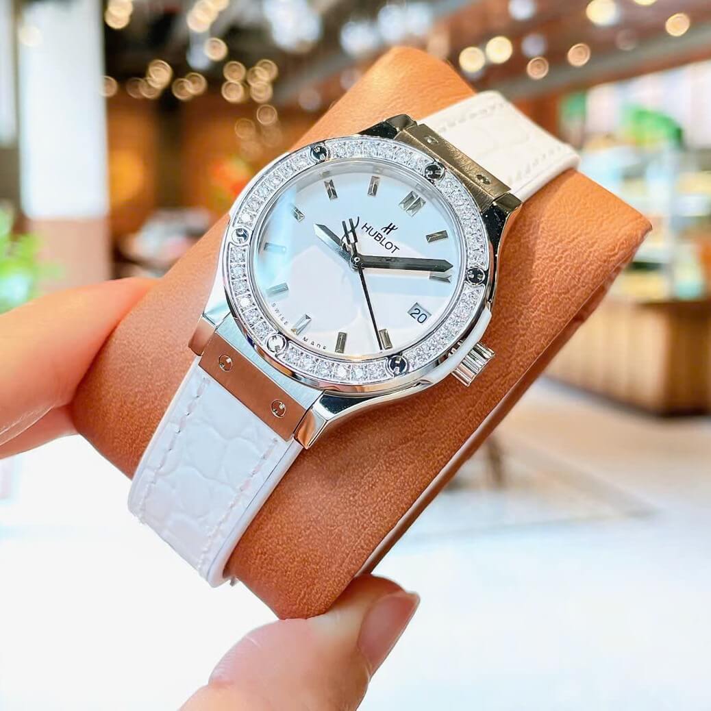 Đồng Hồ Nữ Hublot Classic Fusion Dây Cao Su Trắng Viền Đá Size 30mm Máy Pin Miyota Nhật - Vỏ Silver