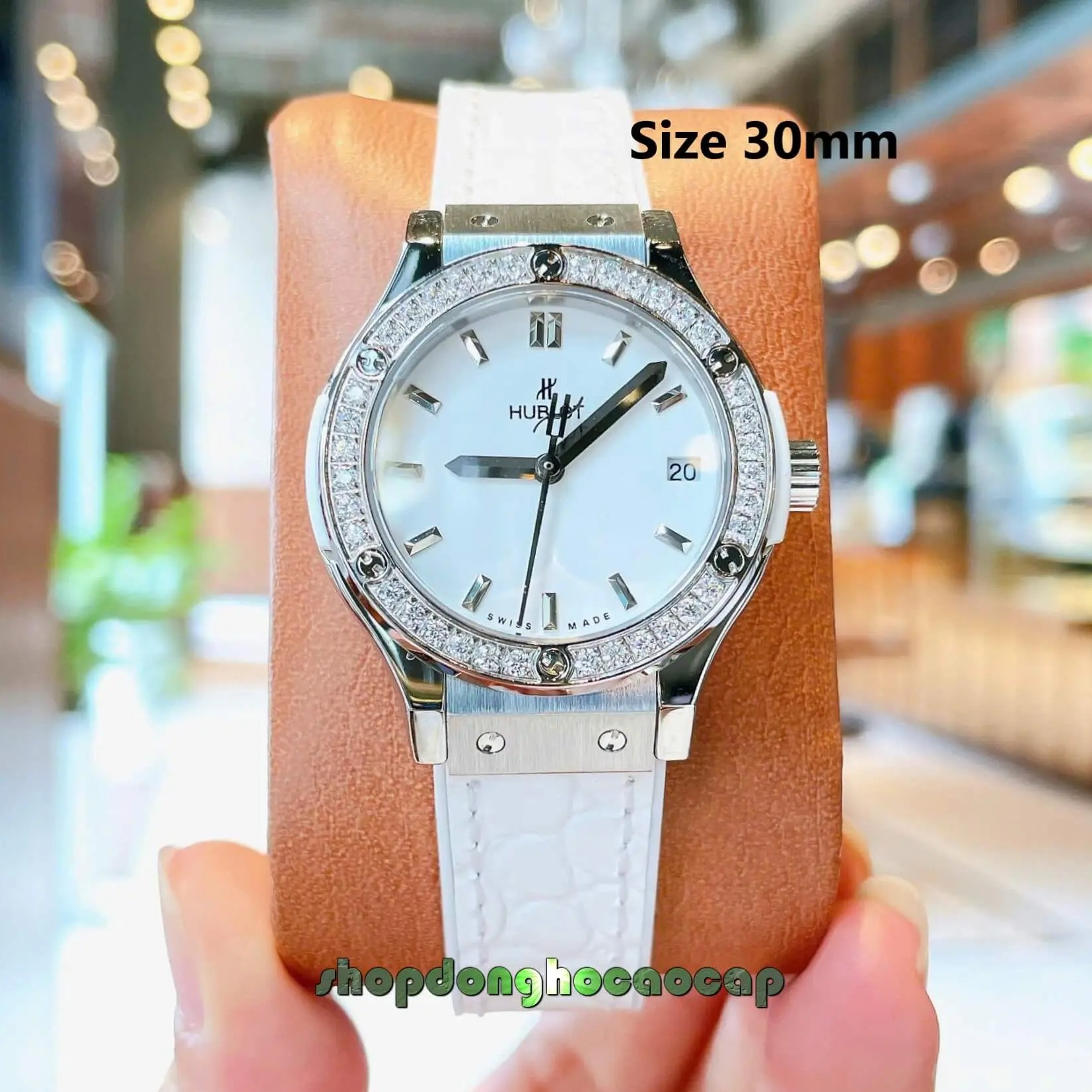 Đồng Hồ Nữ Hublot Classic Fusion Dây Cao Su Trắng Viền Đá Size 30mm Máy Pin Miyota Nhật - Vỏ Silver