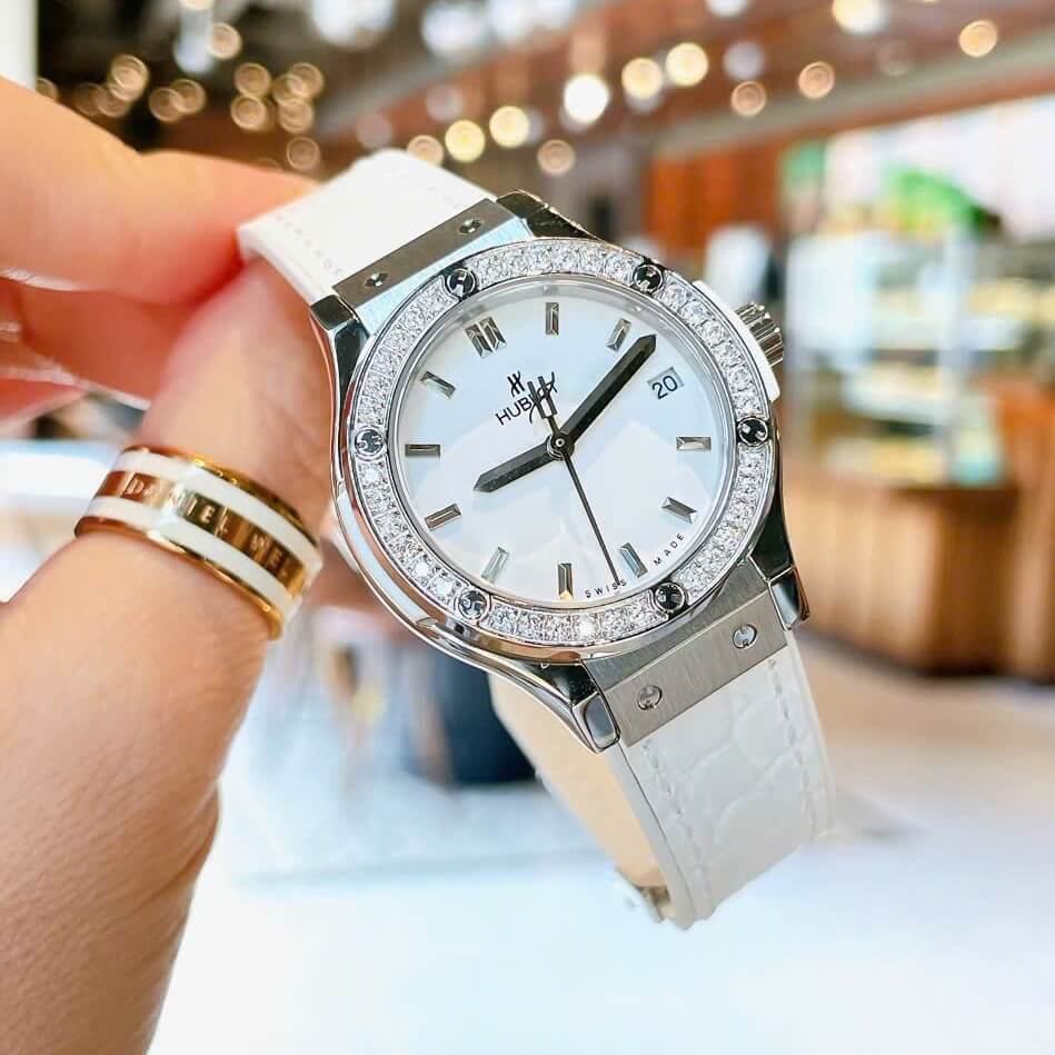 Đồng Hồ Nữ Hublot Classic Fusion Dây Cao Su Trắng Viền Đá Size 30mm Máy Pin Miyota Nhật - Vỏ Silver