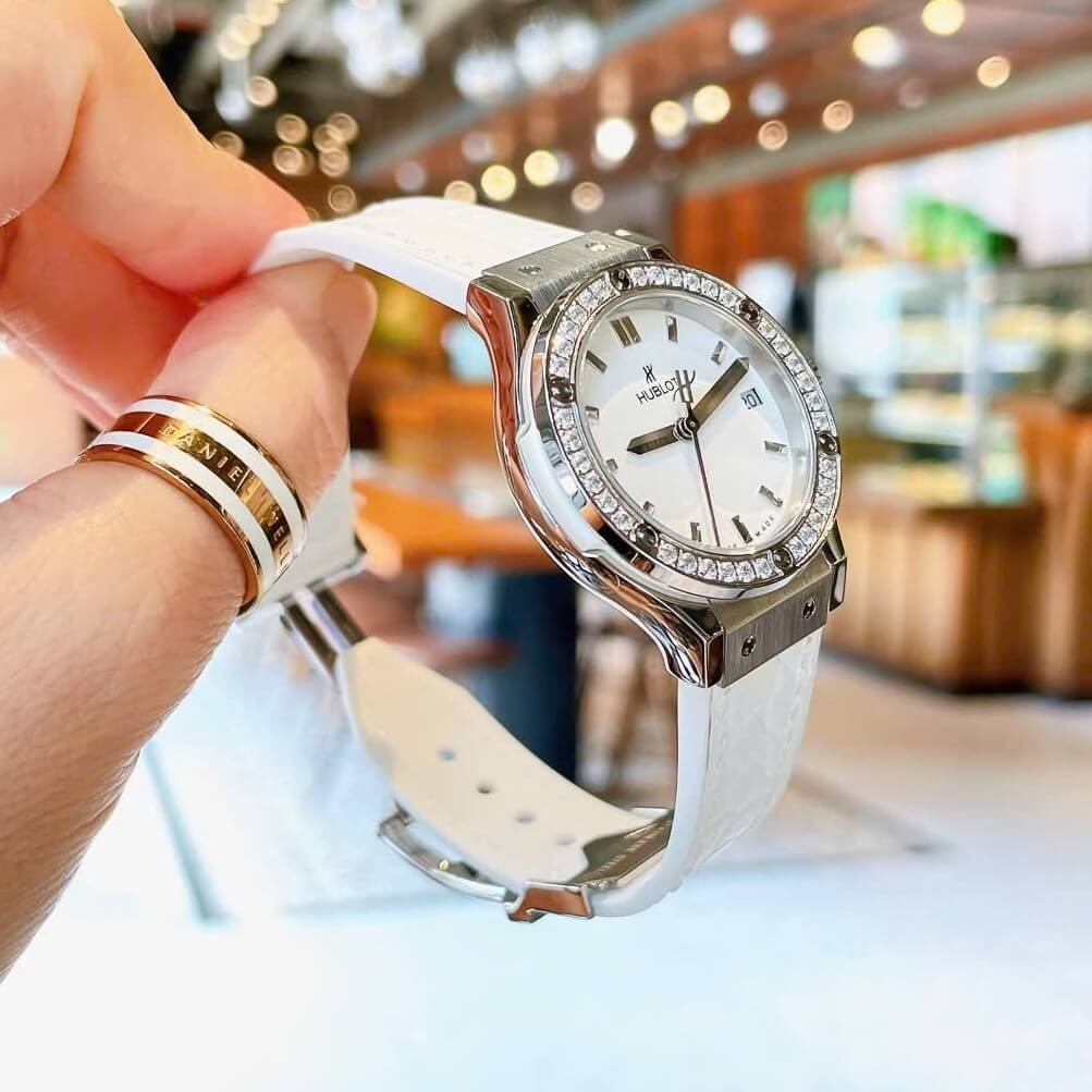 Đồng Hồ Nữ Hublot Classic Fusion Dây Cao Su Trắng Viền Đá Size 30mm Máy Pin Miyota Nhật - Vỏ Silver