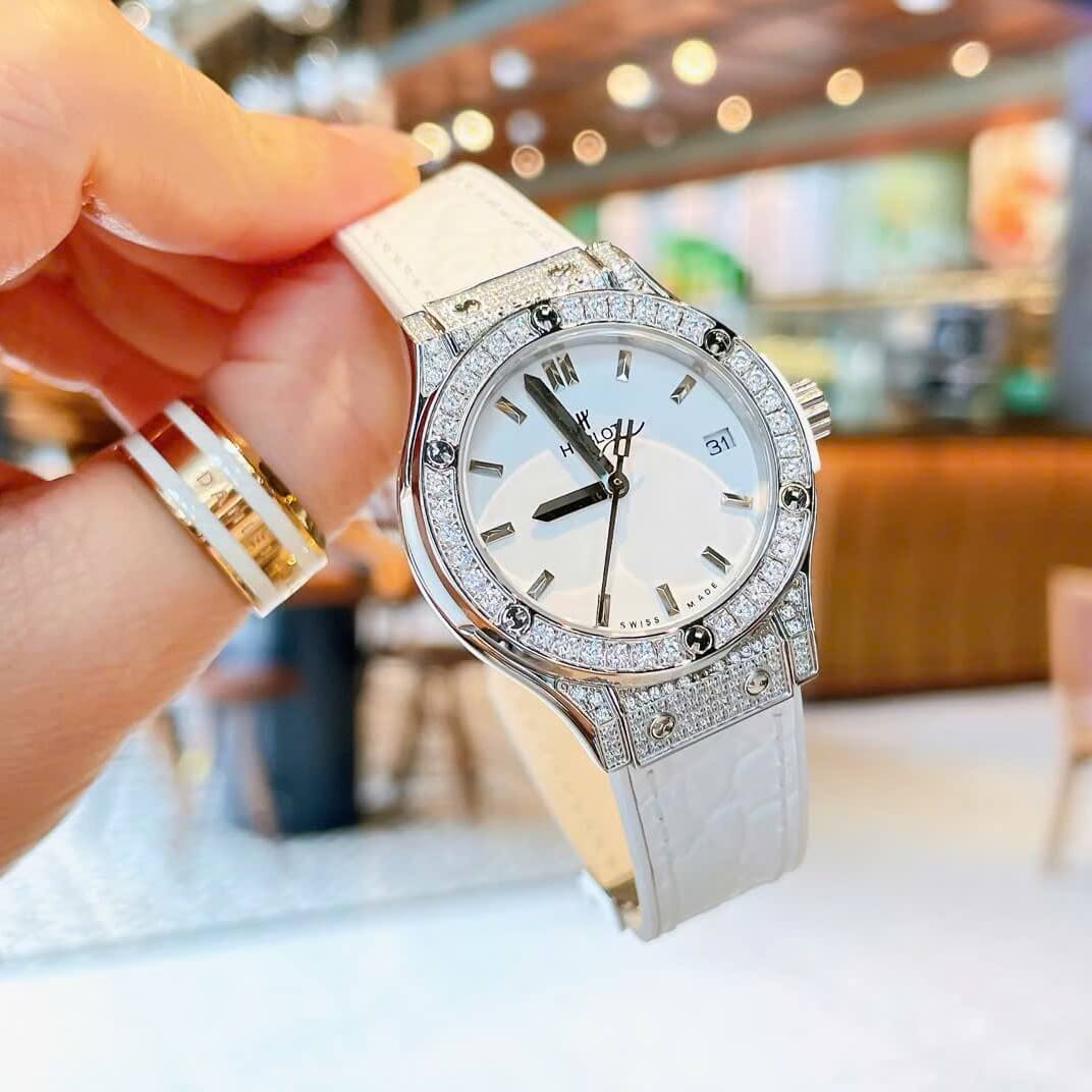 Đồng Hồ Nữ Hublot Classic Fusion Dây Cao Su Trắng Đính Đá Size 30mm Máy Pin Miyota Nhật - Vỏ Silver