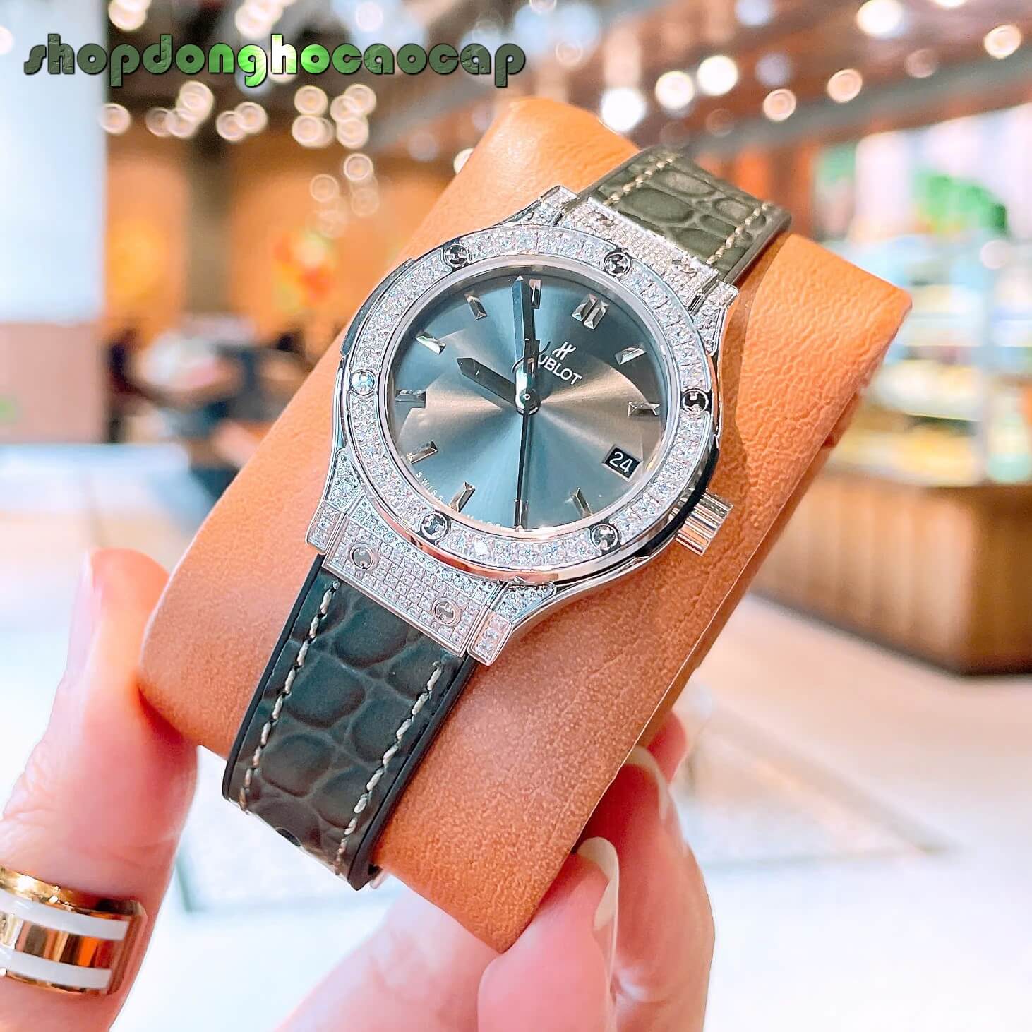 Đồng Hồ Nữ Hublot Classic Fusion Dây Cao Su Màu Xám Đính Đá Size 30mm Máy Pin Miyota Nhật - Vỏ Silver