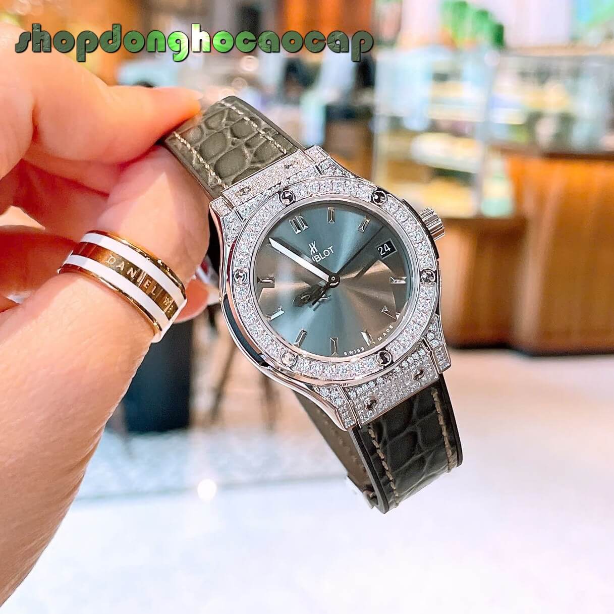 Đồng Hồ Nữ Hublot Classic Fusion Dây Cao Su Màu Xám Đính Đá Size 30mm Máy Pin Miyota Nhật - Vỏ Silver