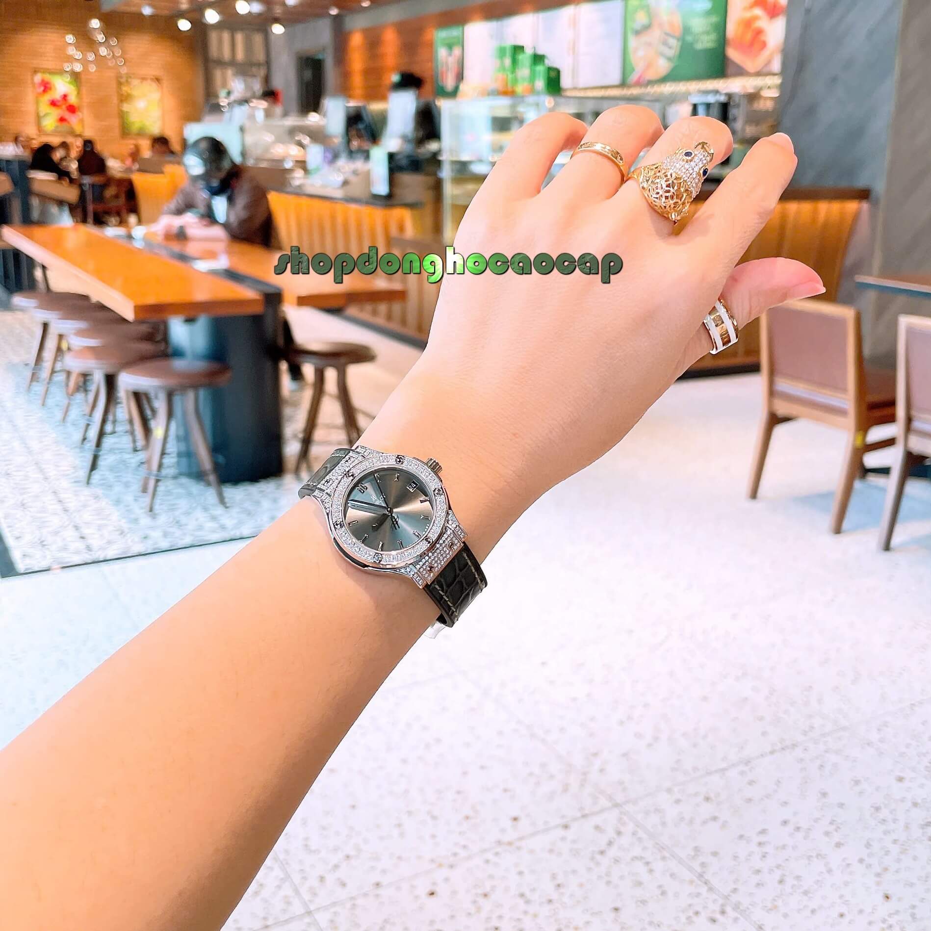 Đồng Hồ Nữ Hublot Classic Fusion Dây Cao Su Màu Xám Đính Đá Size 30mm Máy Pin Miyota Nhật - Vỏ Silver