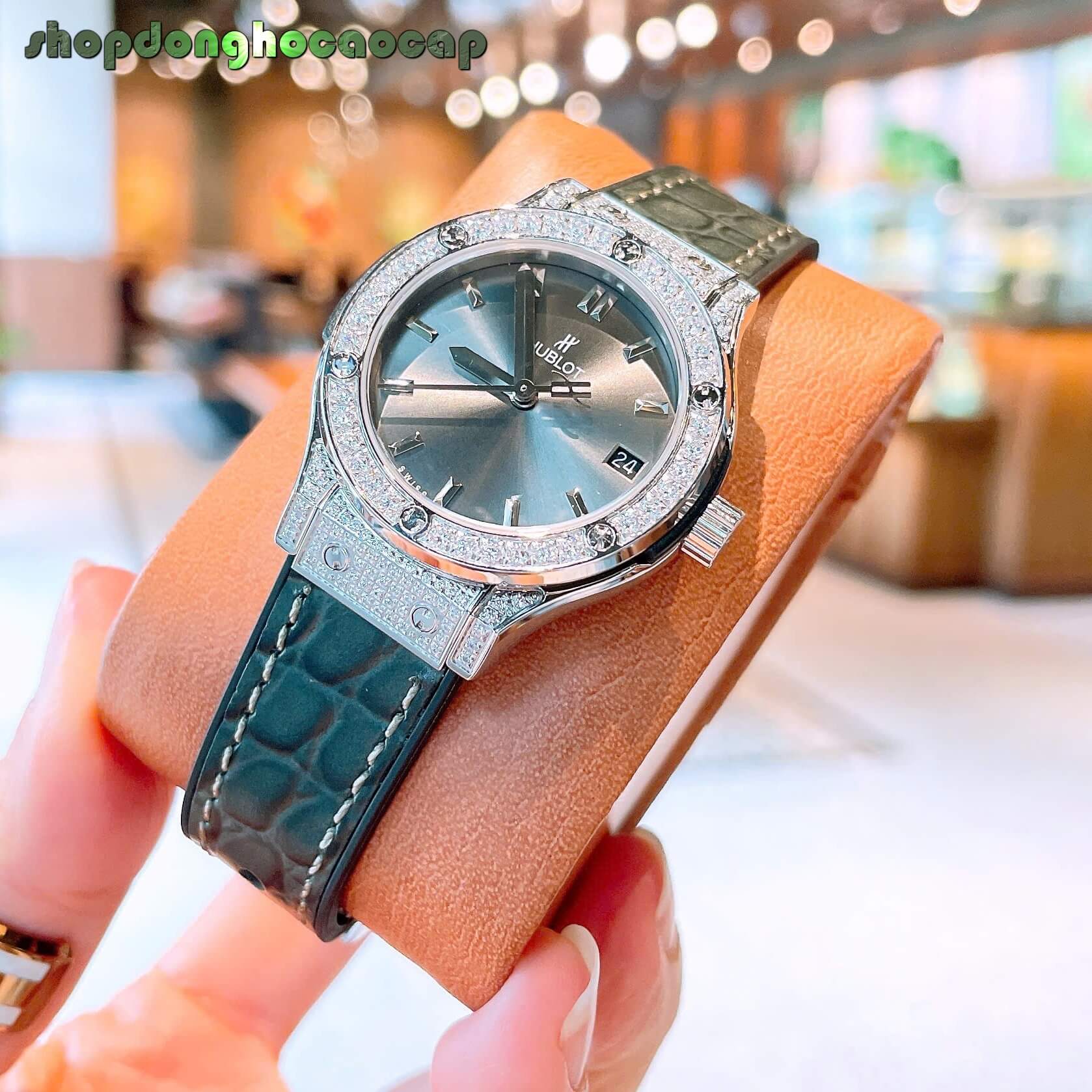 Đồng Hồ Nữ Hublot Classic Fusion Dây Cao Su Màu Xám Đính Đá Size 30mm Máy Pin Miyota Nhật - Vỏ Silver