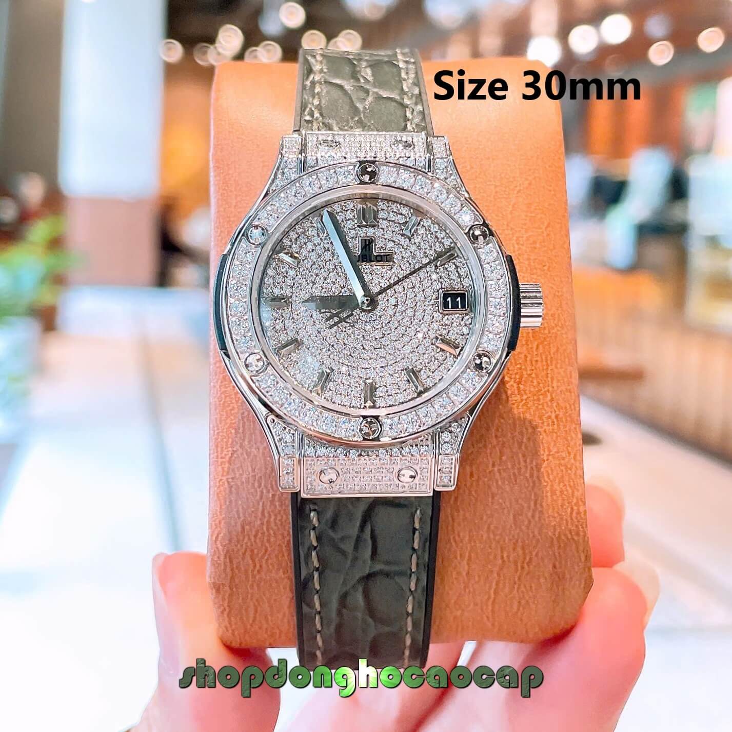 Đồng Hồ Nữ Hublot Classic Fusion Dây Cao Su Xám Đính Đá Size 30mm Máy Pin Miyota Nhật - Vỏ Silver