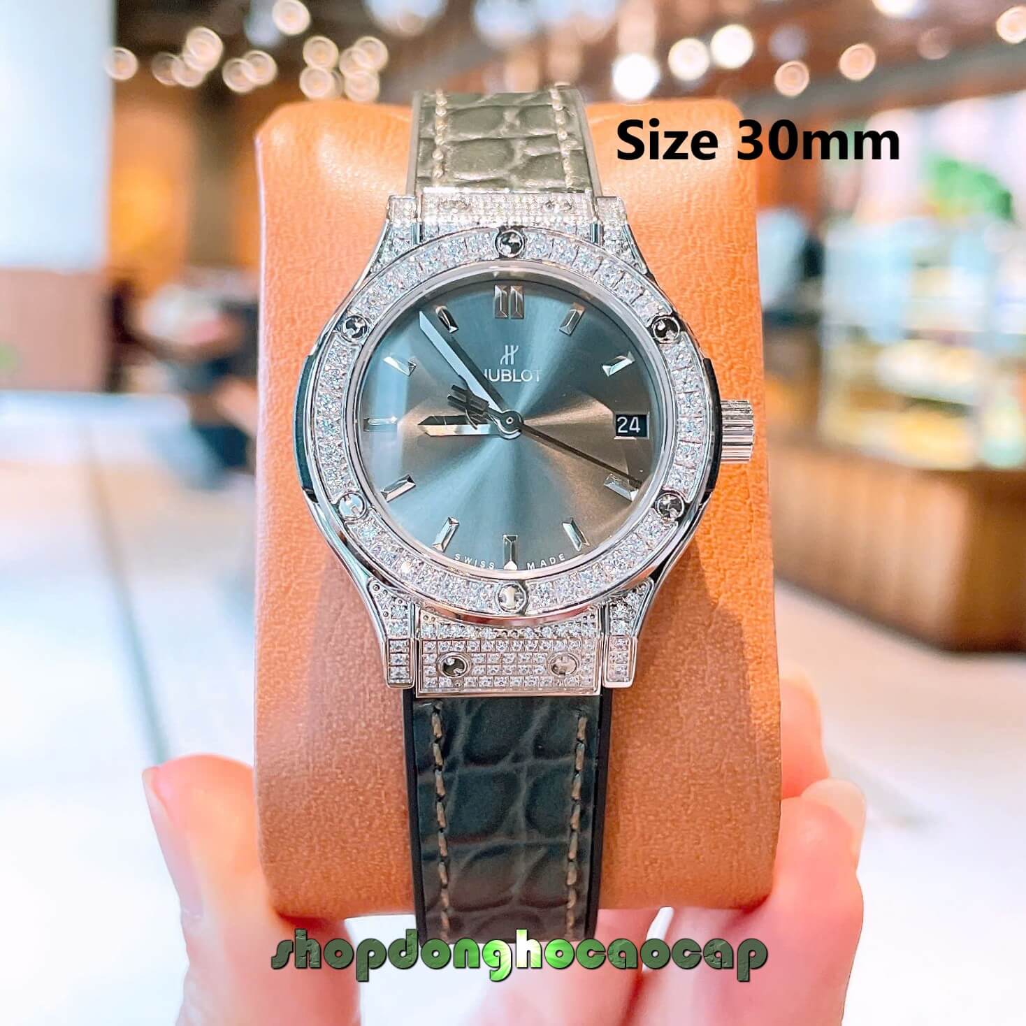 Đồng Hồ Nữ Hublot Classic Fusion Dây Cao Su Màu Xám Đính Đá Size 30mm Máy Pin Miyota Nhật - Vỏ Silver