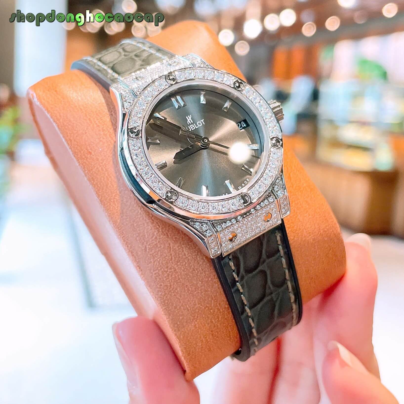 Đồng Hồ Nữ Hublot Classic Fusion Dây Cao Su Màu Xám Đính Đá Size 30mm Máy Pin Miyota Nhật - Vỏ Silver
