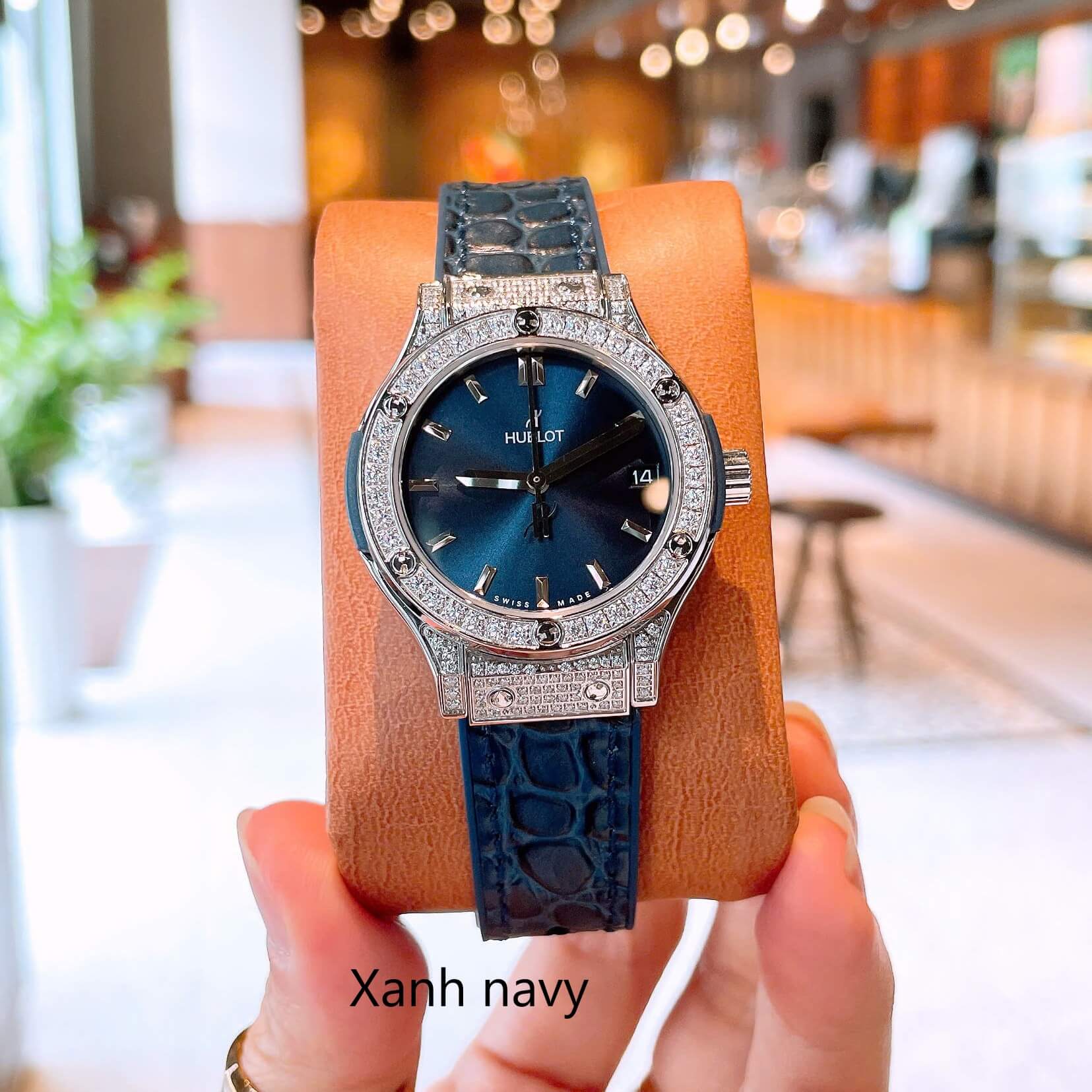 Đồng Hồ Nữ Hublot Classic Fusion Dây Cao Su Màu Xanh Navy Viền Đính Đá Size 30mm Máy Pin Miyota Nhật - Vỏ Silver