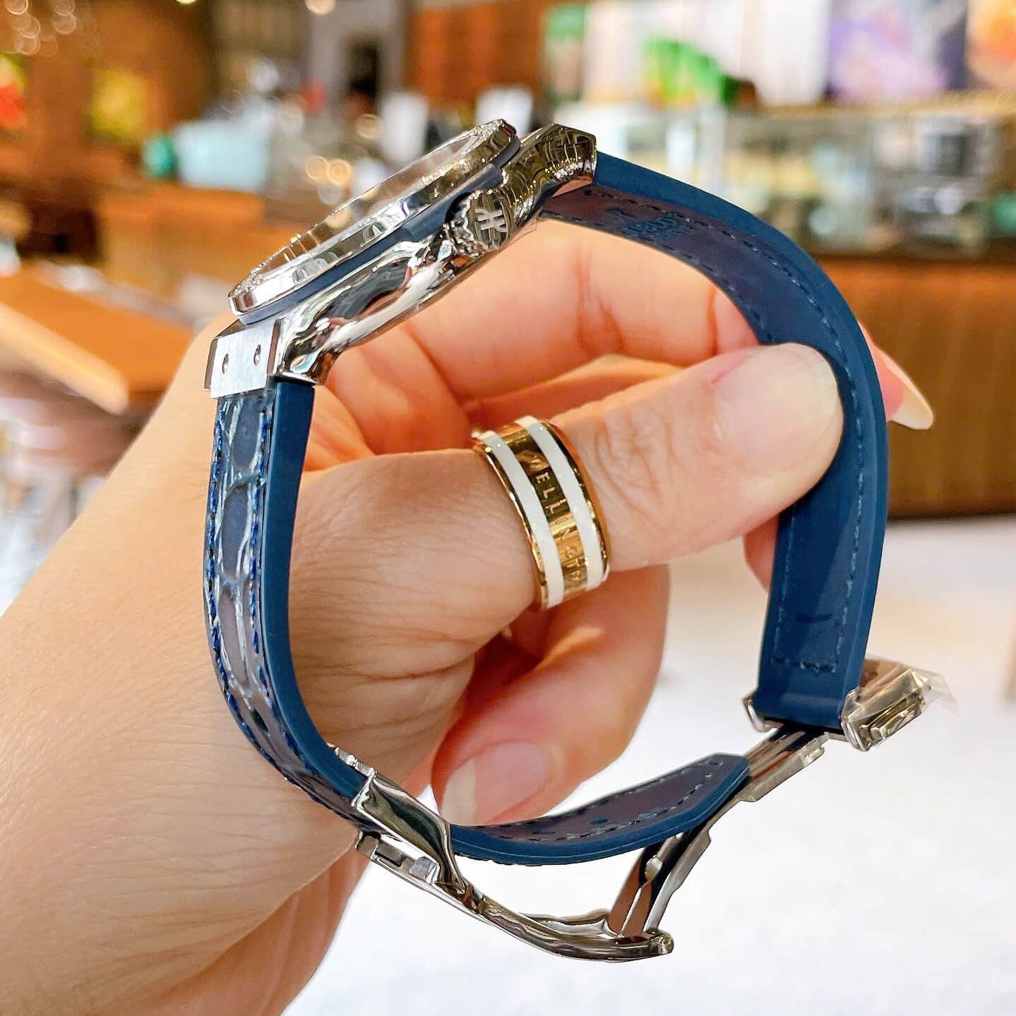 Đồng Hồ Nữ Hublot Classic Fusion Dây Cao Su Xanh Navy Viền Đá Size 30mm Máy Pin Miyota Nhật - Vỏ Silver