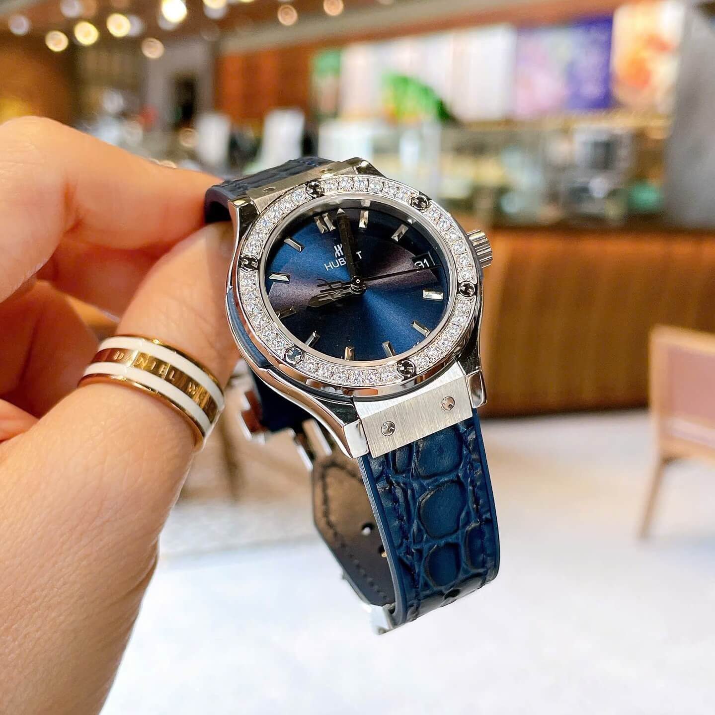 Đồng Hồ Nữ Hublot Classic Fusion Dây Cao Su Xanh Navy Viền Đá Size 30mm Máy Pin Miyota Nhật - Vỏ Silver