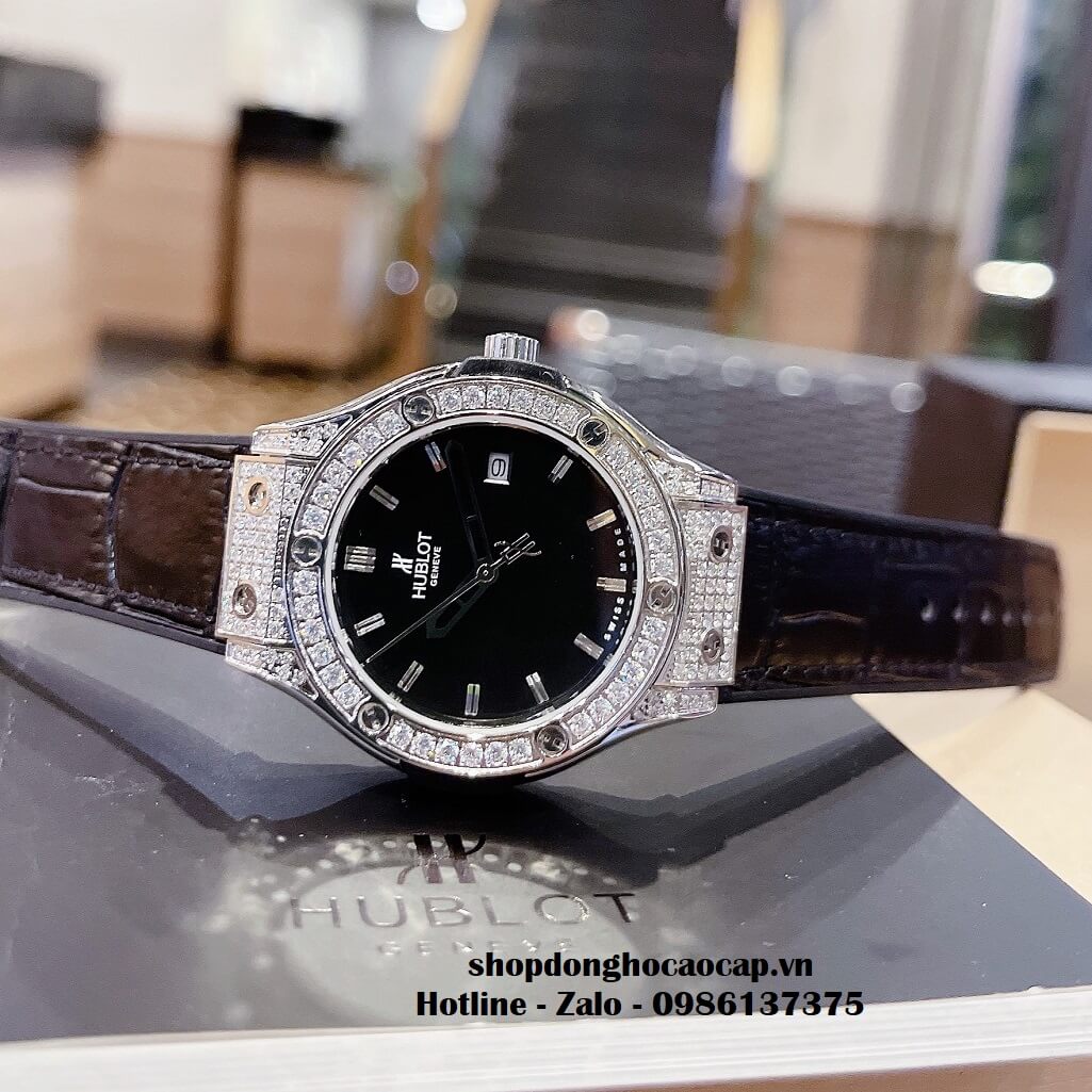 Đồng Hồ Hublot Classic Fusion Da Silicon Đen Đính Đá Bạc 34mm