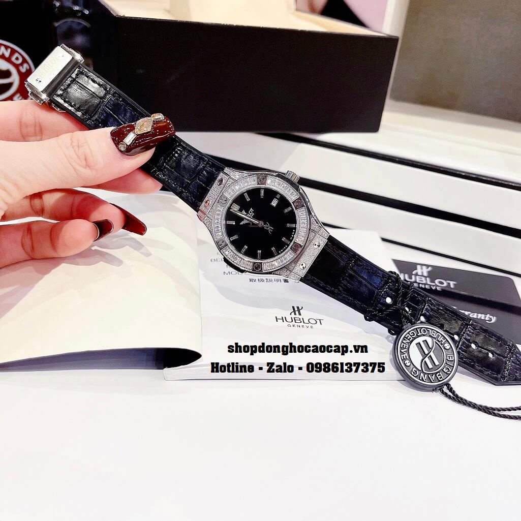 Đồng Hồ Nữ Hublot Classic Fusion Dây Silicon Đen Mặt Đen Đính Đá Silver 34mm