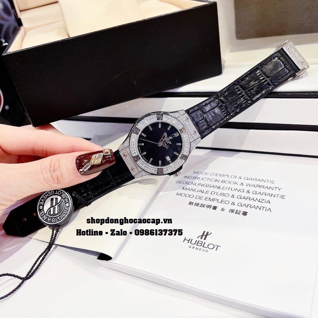 Đồng Hồ Nữ Hublot Classic Fusion Dây Silicon Đen Mặt Đen Đính Đá Silver 34mm