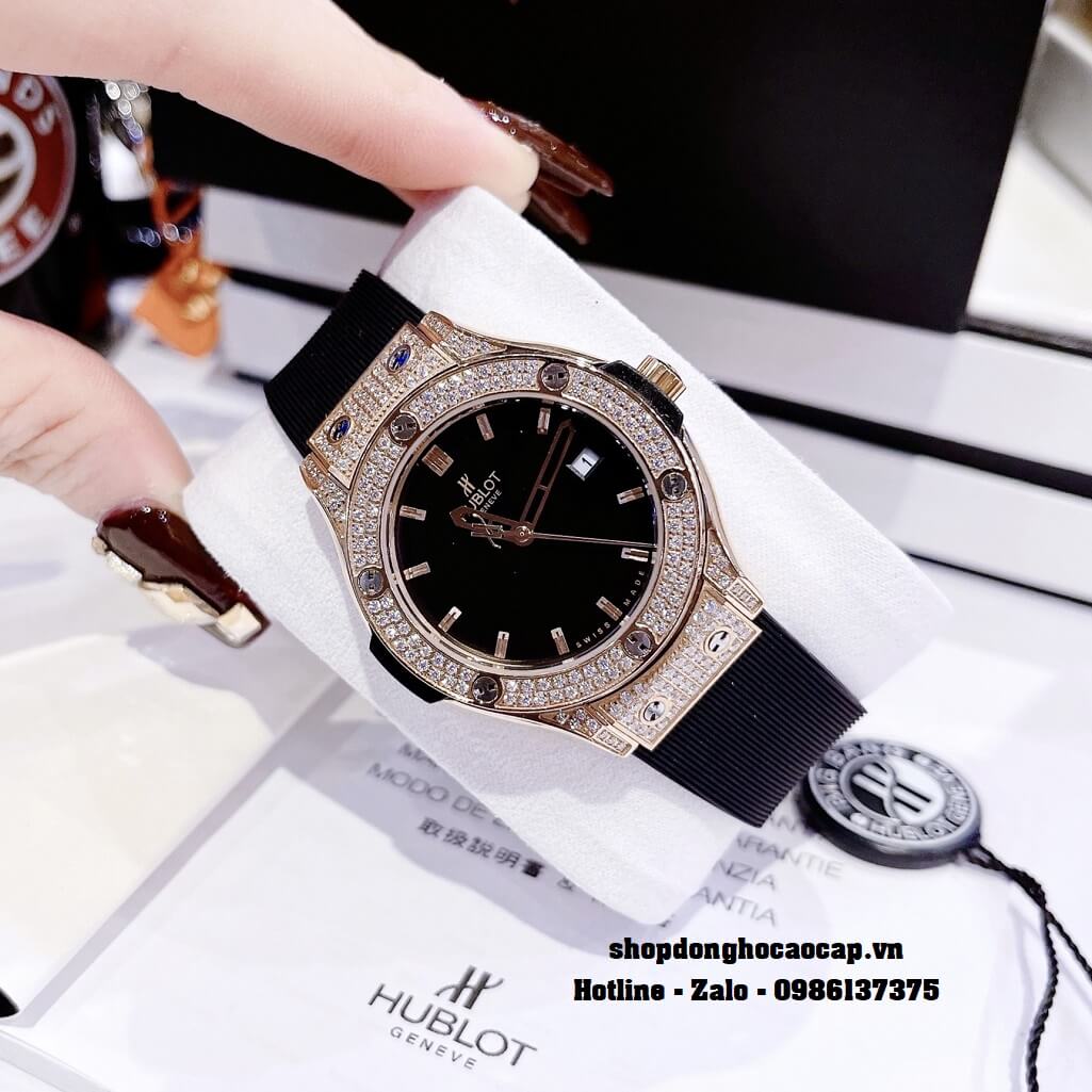 Đồng Hồ Nữ Hublot Classic Fusion Dây Silicon Đen Mặt Đen Đính Đá Rose 34mm