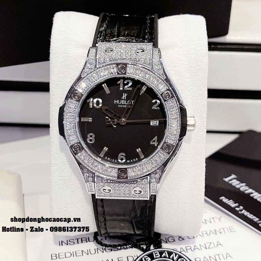 Đồng Hồ Nữ Hublot Classic Fusion Dây Silicon Đen Mặt Đen 34mm Đính Đá Silver