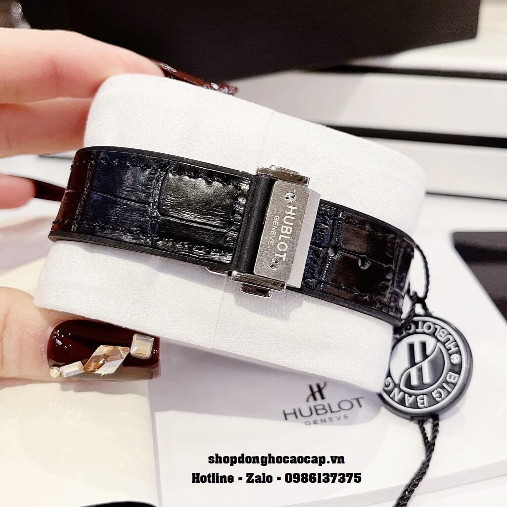 Đồng Hồ Nữ Hublot Classic Fusion Dây Silicon Đen Mặt Đen 34mm Đính Đá Silver