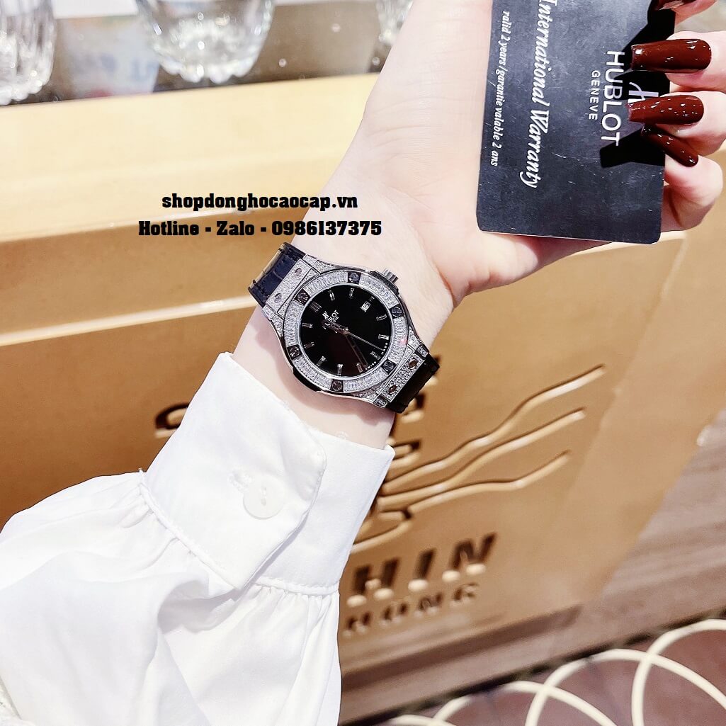 Đồng Hồ Nữ Hublot Classic Fusion Dây Silicon Đen Mặt Đen Đính Đá Silver 34mm