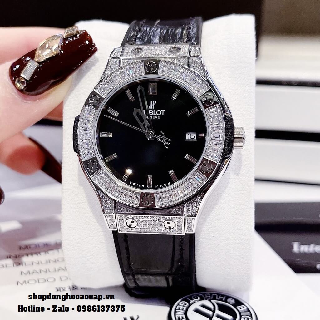 Đồng Hồ Nữ Hublot Classic Fusion Dây Silicon Đen Mặt Đen Đính Đá Silver 34mm