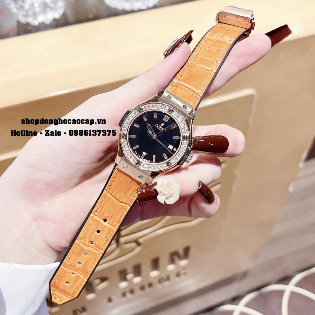 Đồng Hồ Nữ Hublot Classic Fusion Dây Da Silicon Cam Mặt Đen 34mm Đính Đá