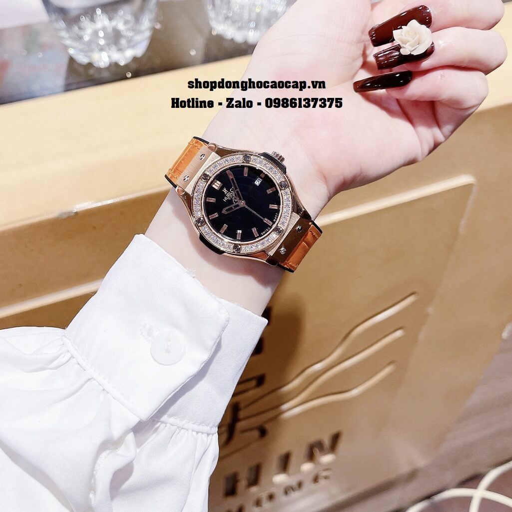 Đồng Hồ Nữ Hublot Classic Fusion Dây Da Silicon Cam Mặt Đen 34mm Đính Đá
