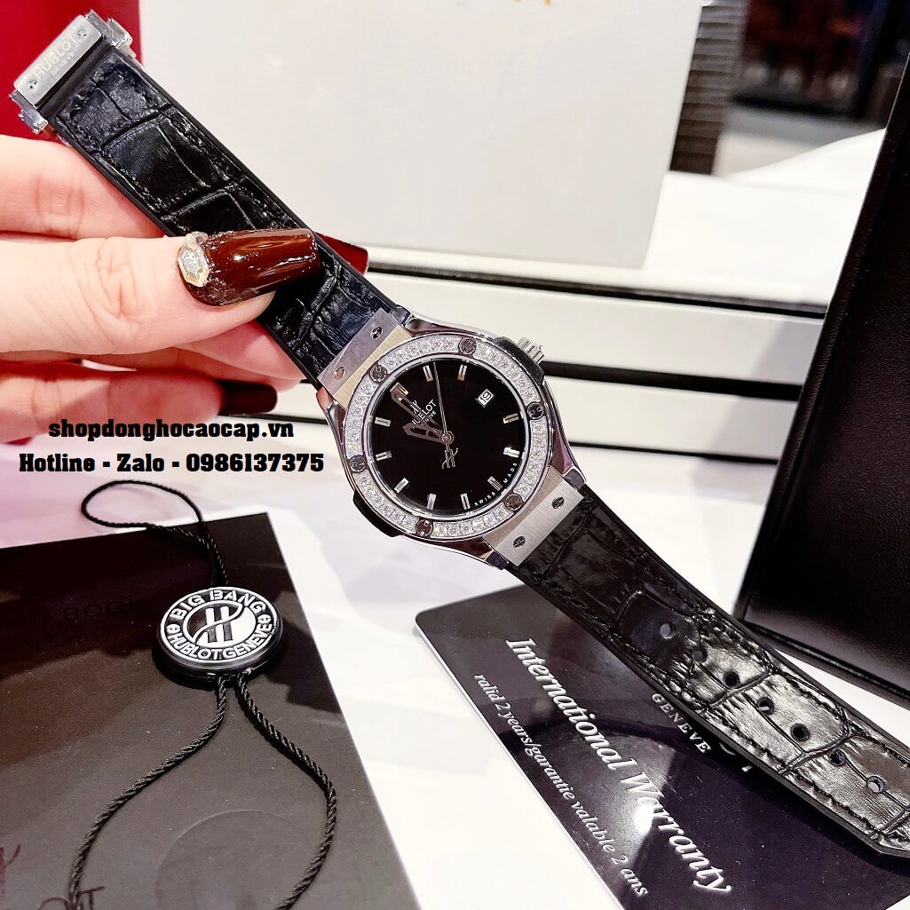 Đồng Hồ Nữ Hublot Classic Fusion Dây Silicon Đen Mặt Đen Đá Rose 34mm