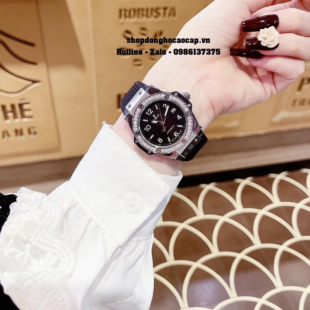 Đồng Hồ Nữ Hublot Classic Fusion Dây Silicon Đen Đính Đá Silver 38mm