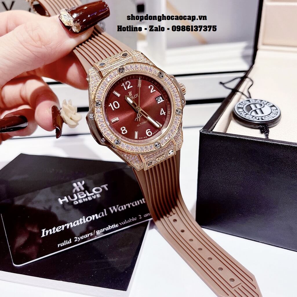 Đồng Hồ Nữ Hublot Classic Fusion Dây Silicon Nâu Đính Đá Rose 38mm