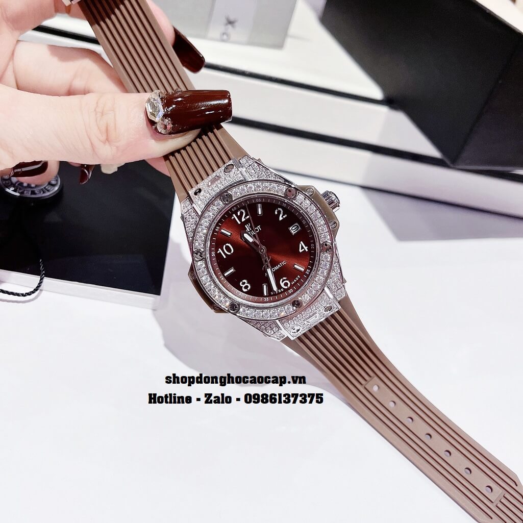 Đồng Hồ Nữ Hublot Classic Fusion Dây Silicon Nâu Đính Đá Silver 38mm