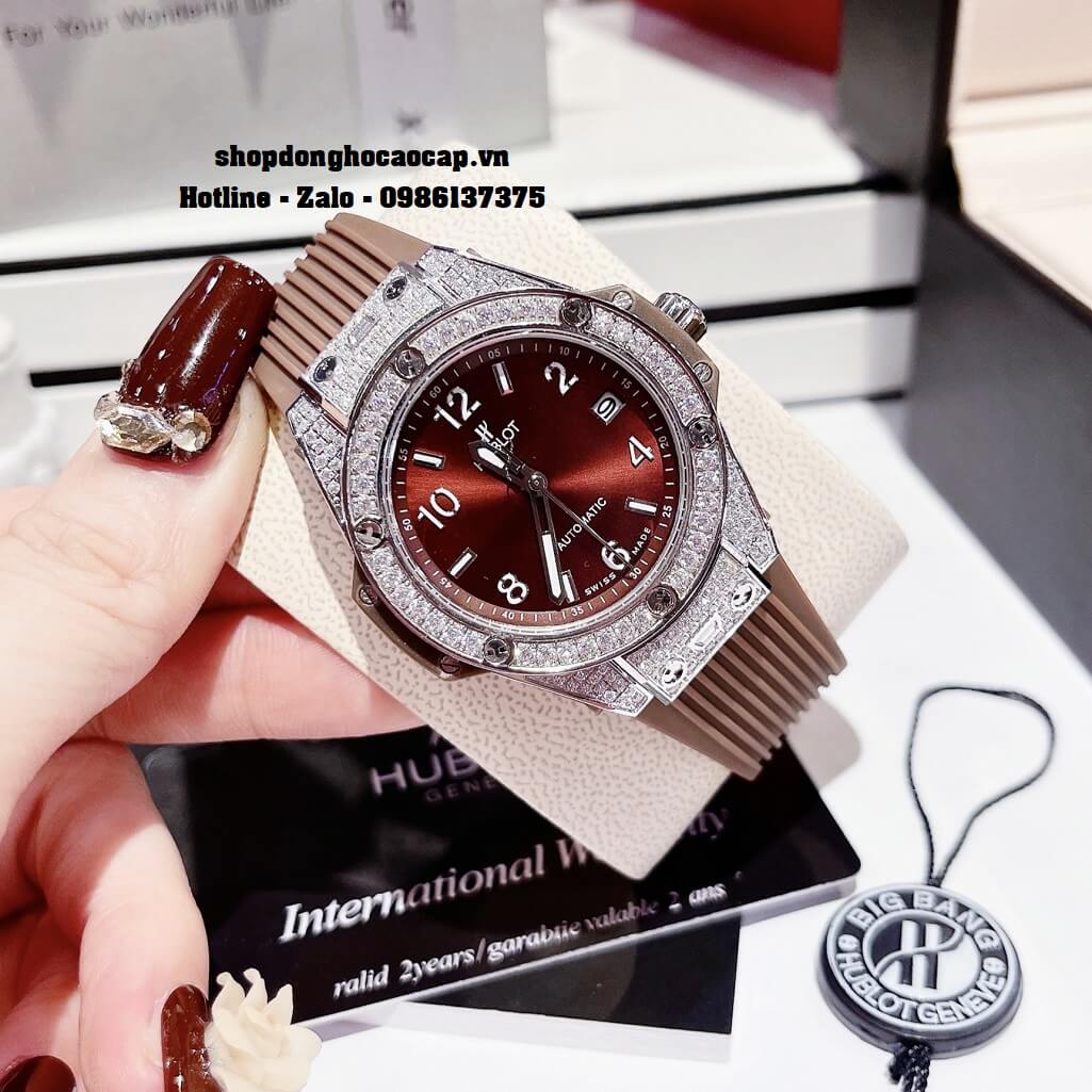 Đồng Hồ Nữ Hublot Classic Fusion Dây Silicon Nâu Đính Đá Silver 38mm