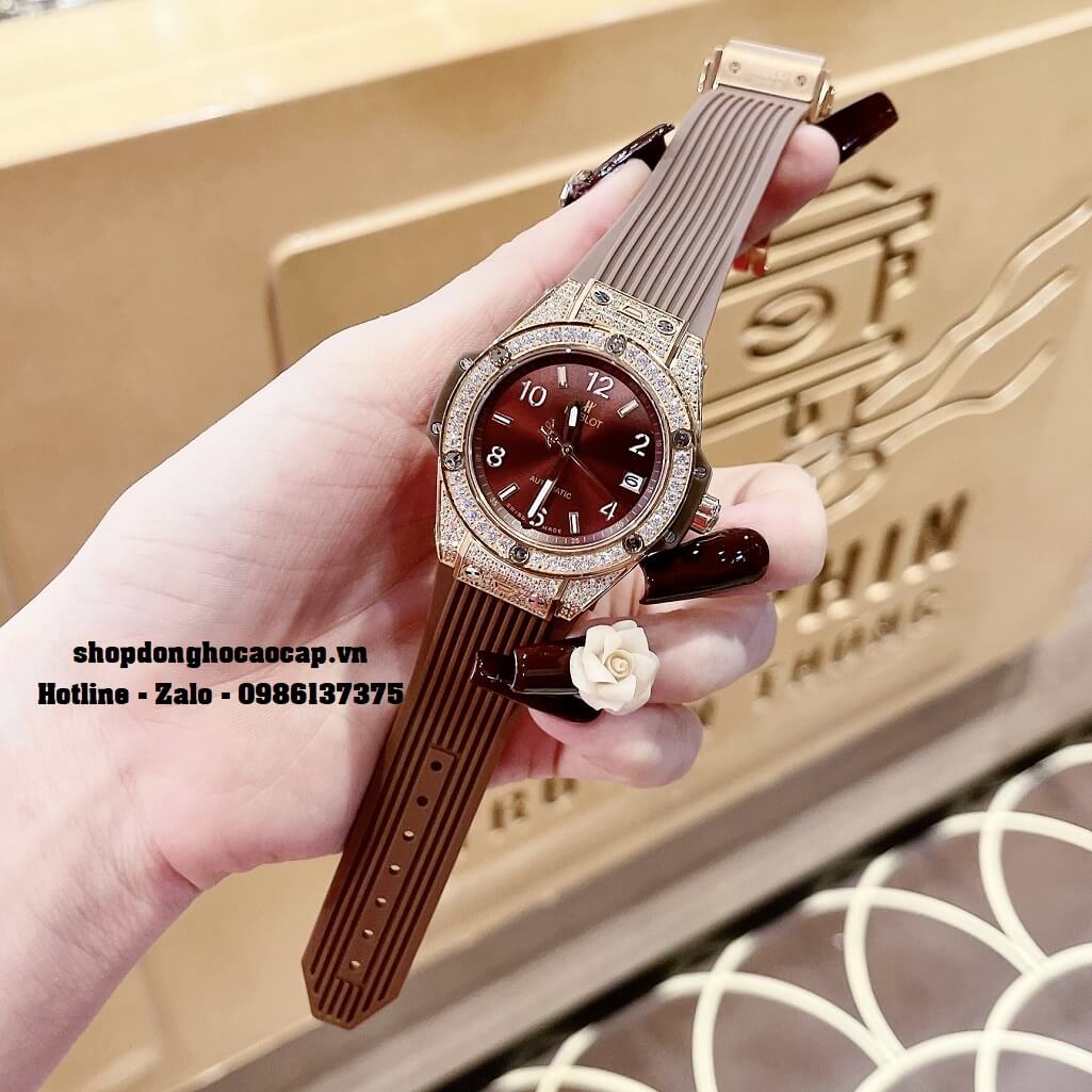 Đồng Hồ Nữ Hublot Classic Fusion Dây Silicon Nâu Đính Đá Rose 38mm