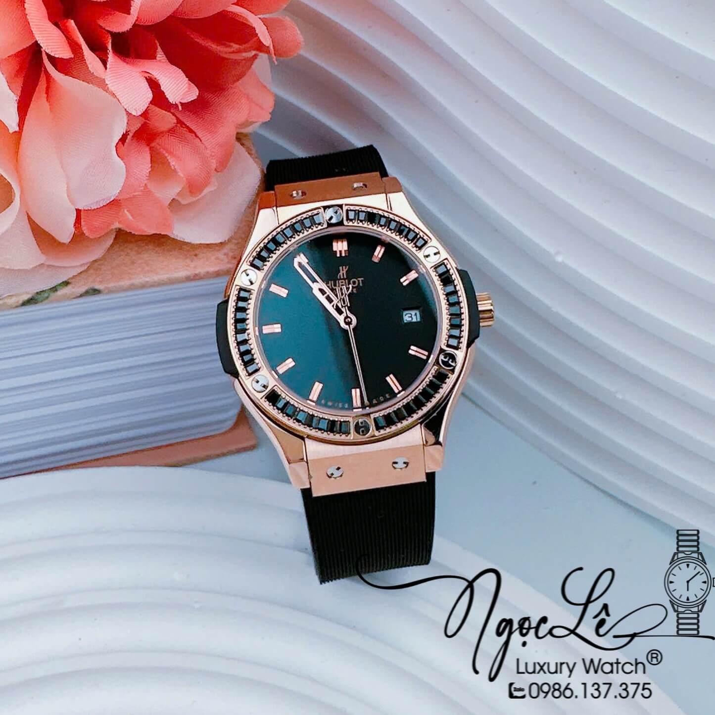 Đồng Hồ Nữ Hublot Classic Fusion Dây Cao Su Đen Viền Đá Đen Rose Size 34mm Quartz