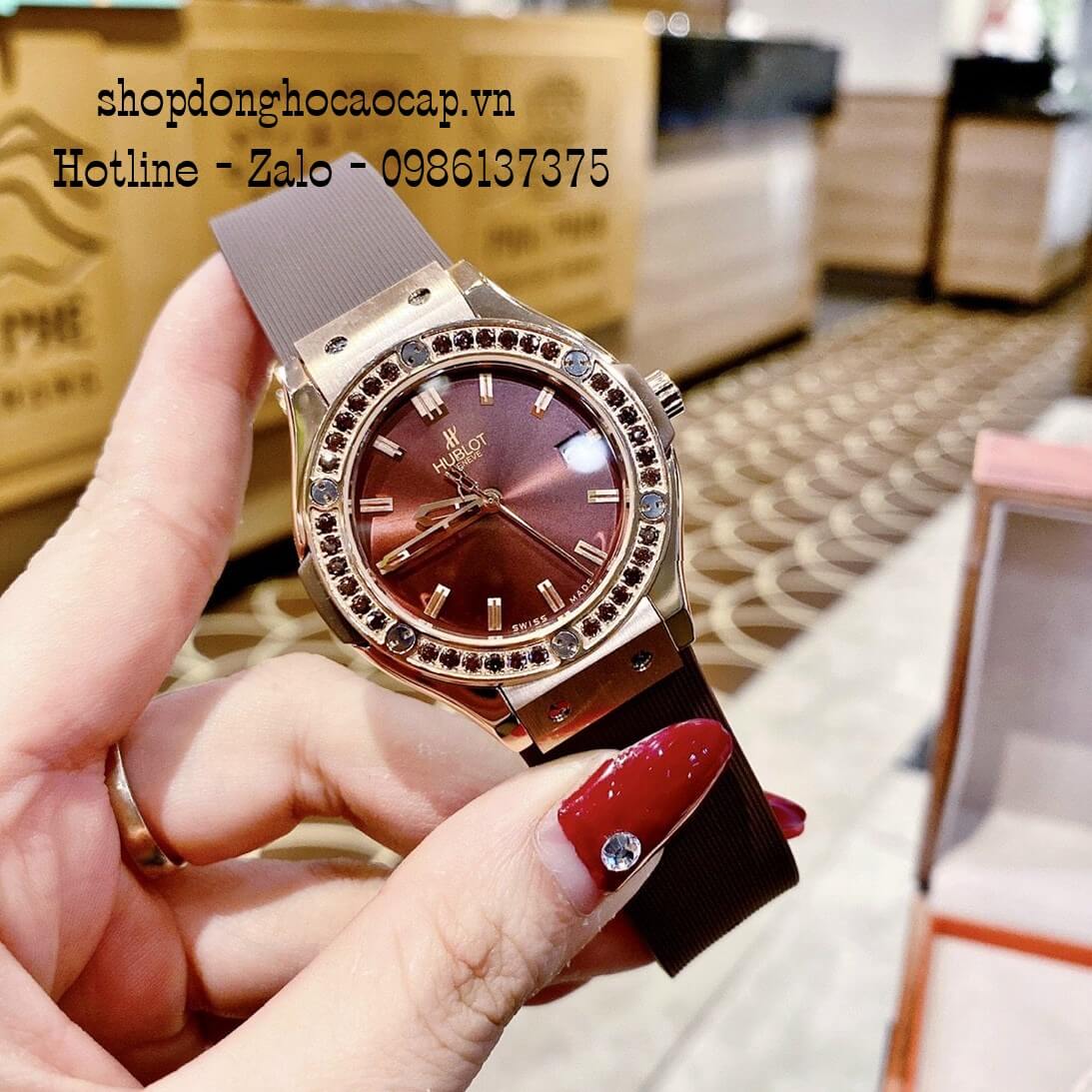 Đồng Hồ Hublot Nữ Silicon Nâu Đính Đá Rose 34mm