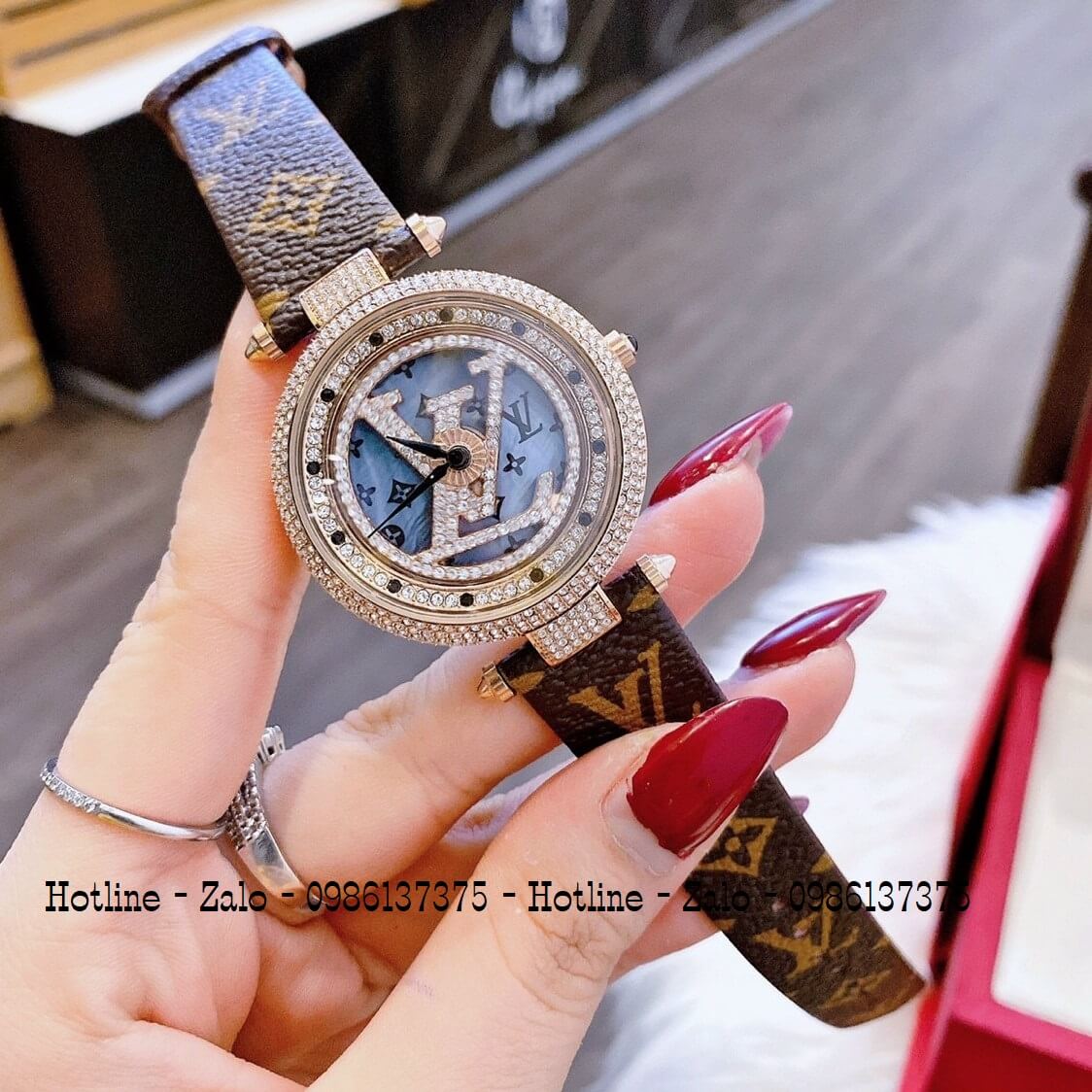 Đồng Hồ Louis Vuitton Mặt Xoay Dây Da Nâu 37mm Xanh Rose