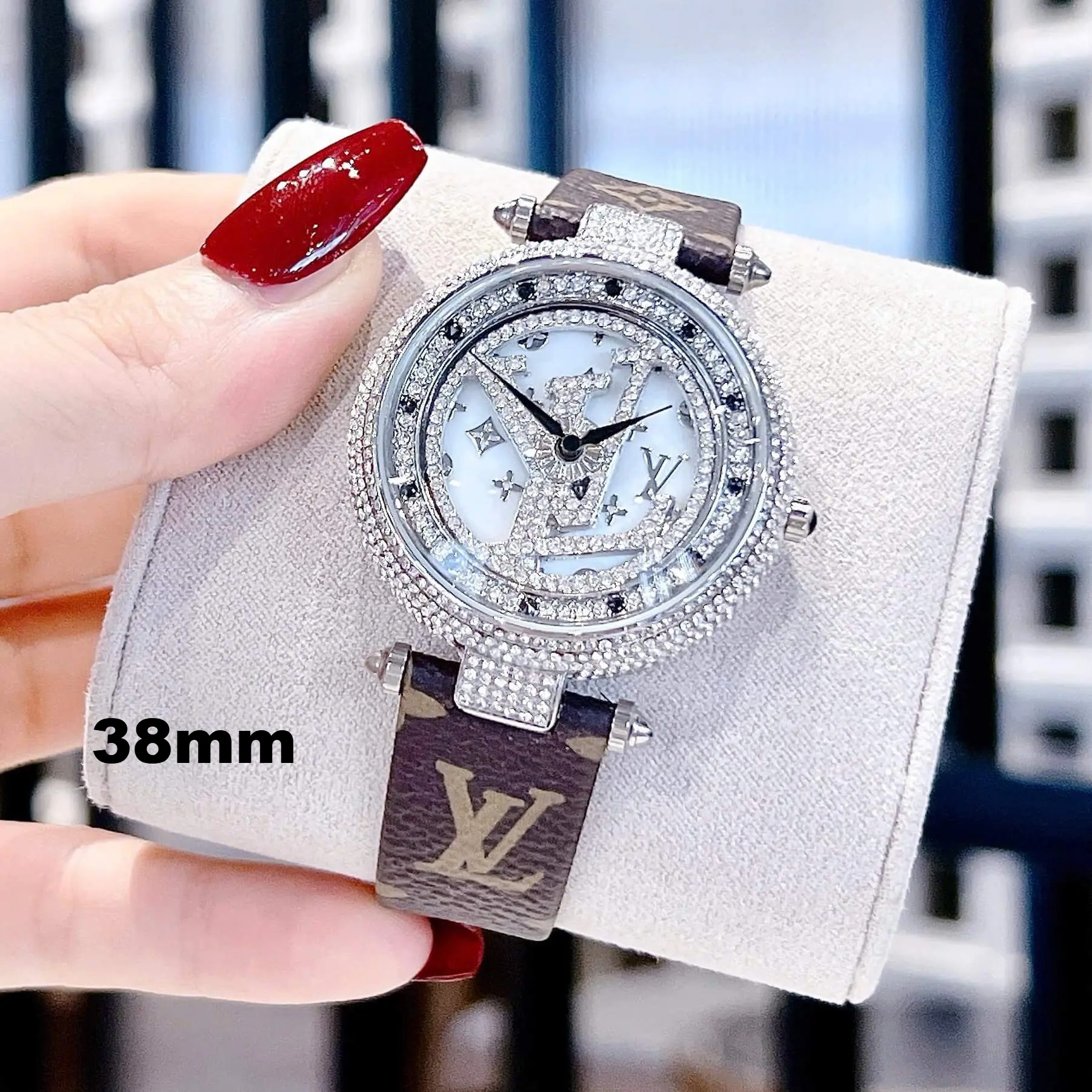 Đồng Hồ Nữ Louis Vuitton Dây Da Nâu Logo Mặt LV Xoay Đính Đá Size 38mm - Vỏ Silver
