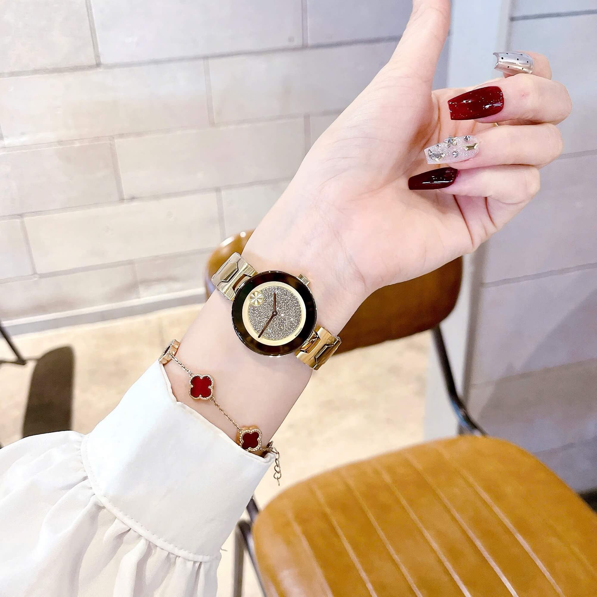Đồng Hồ Movado Bold Nữ Dây Kim Loại Vàng Gold Mặt Đính Đá Size 32mm - Máy Pin
