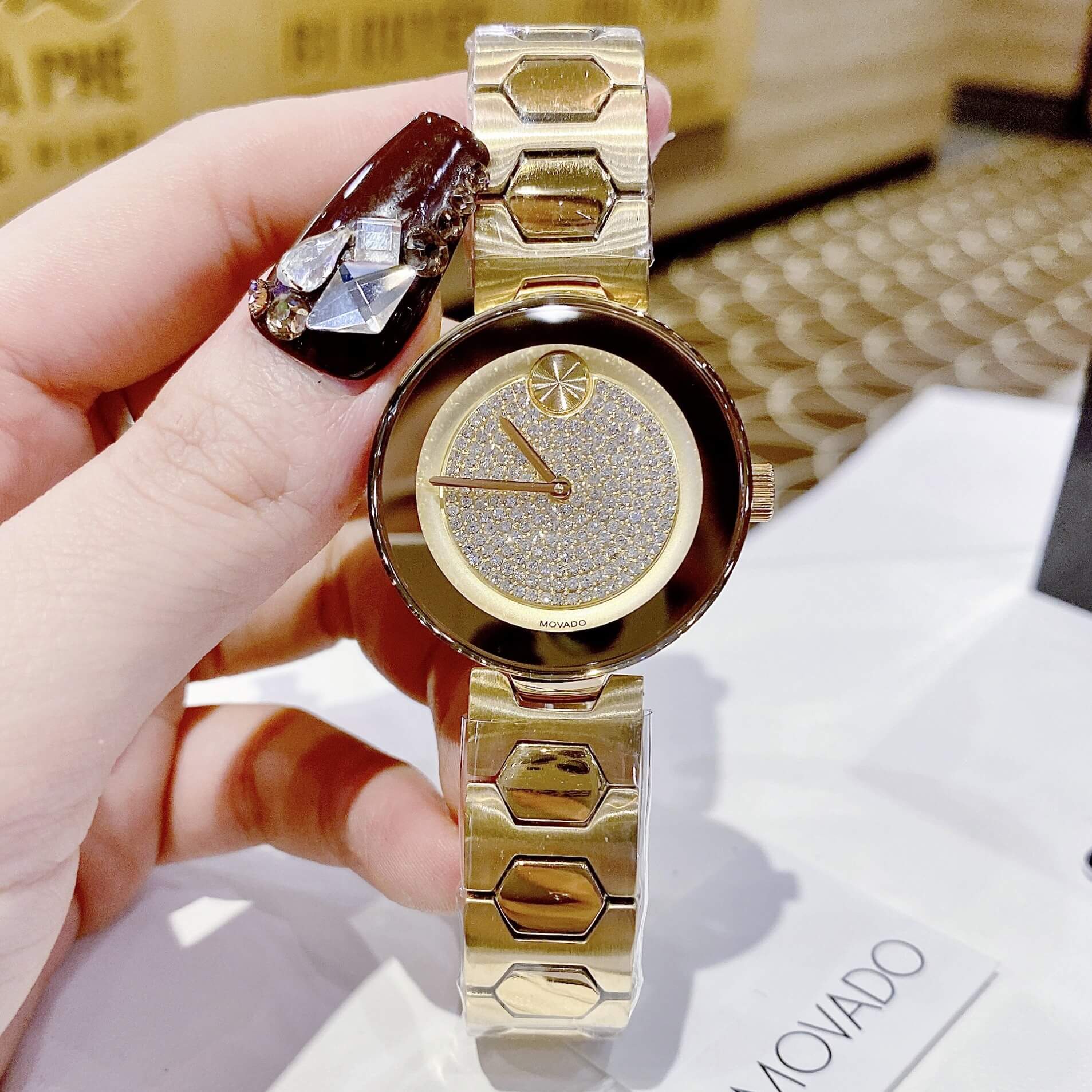 Đồng Hồ Movado Bold Nữ Dây Kim Loại Vàng Gold Mặt Đính Đá Size 32mm - Máy Pin