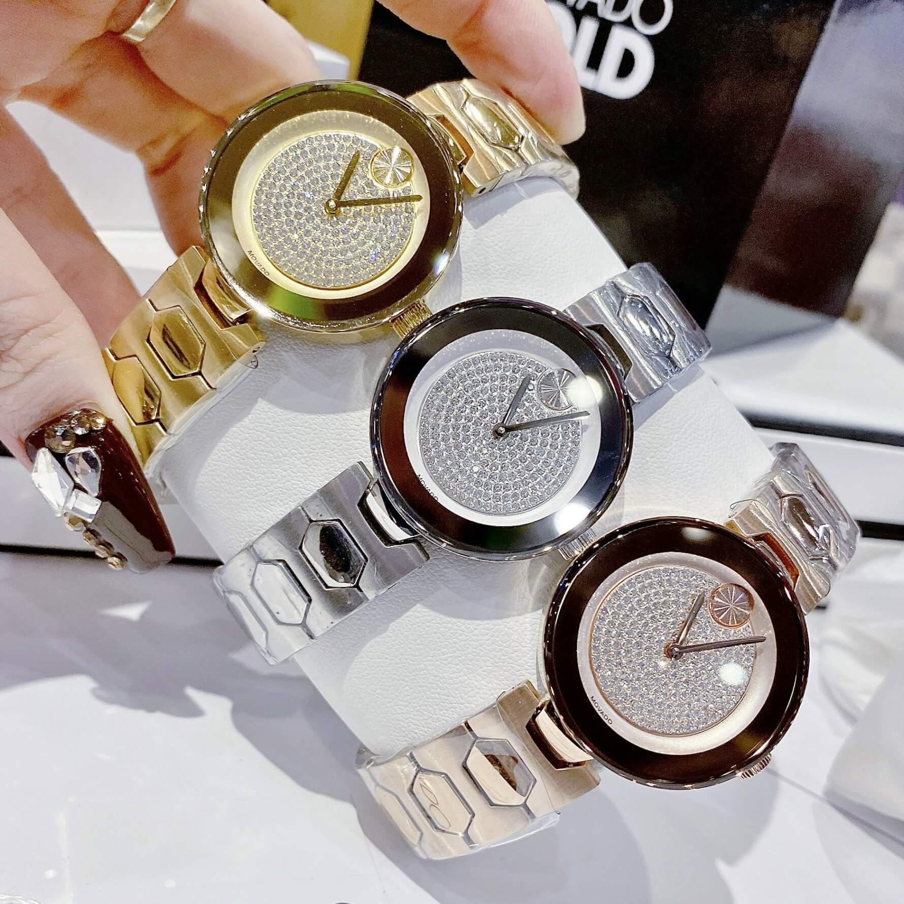 Đồng Hồ Movado Bold Nữ Dây Kim Loại Vàng Gold Mặt Đính Đá Size 32mm - Máy Pin