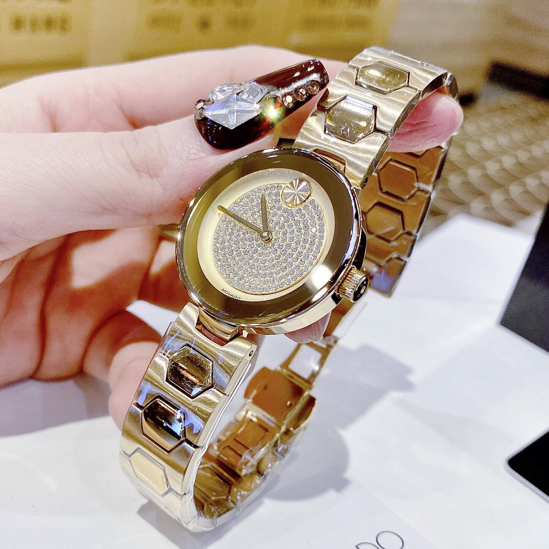 Đồng Hồ Movado Bold Nữ Dây Kim Loại Vàng Gold Mặt Đính Đá Size 32mm - Máy Pin