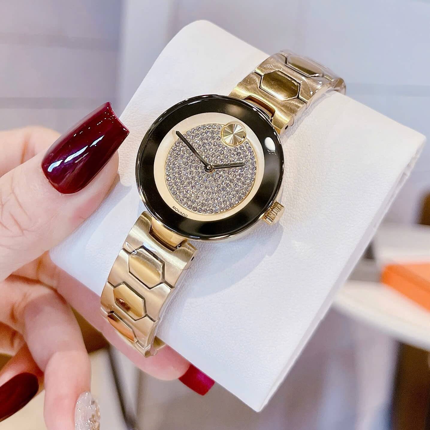 Đồng Hồ Movado Bold Nữ Dây Kim Loại Vàng Gold Mặt Đính Đá Size 32mm - Máy Pin