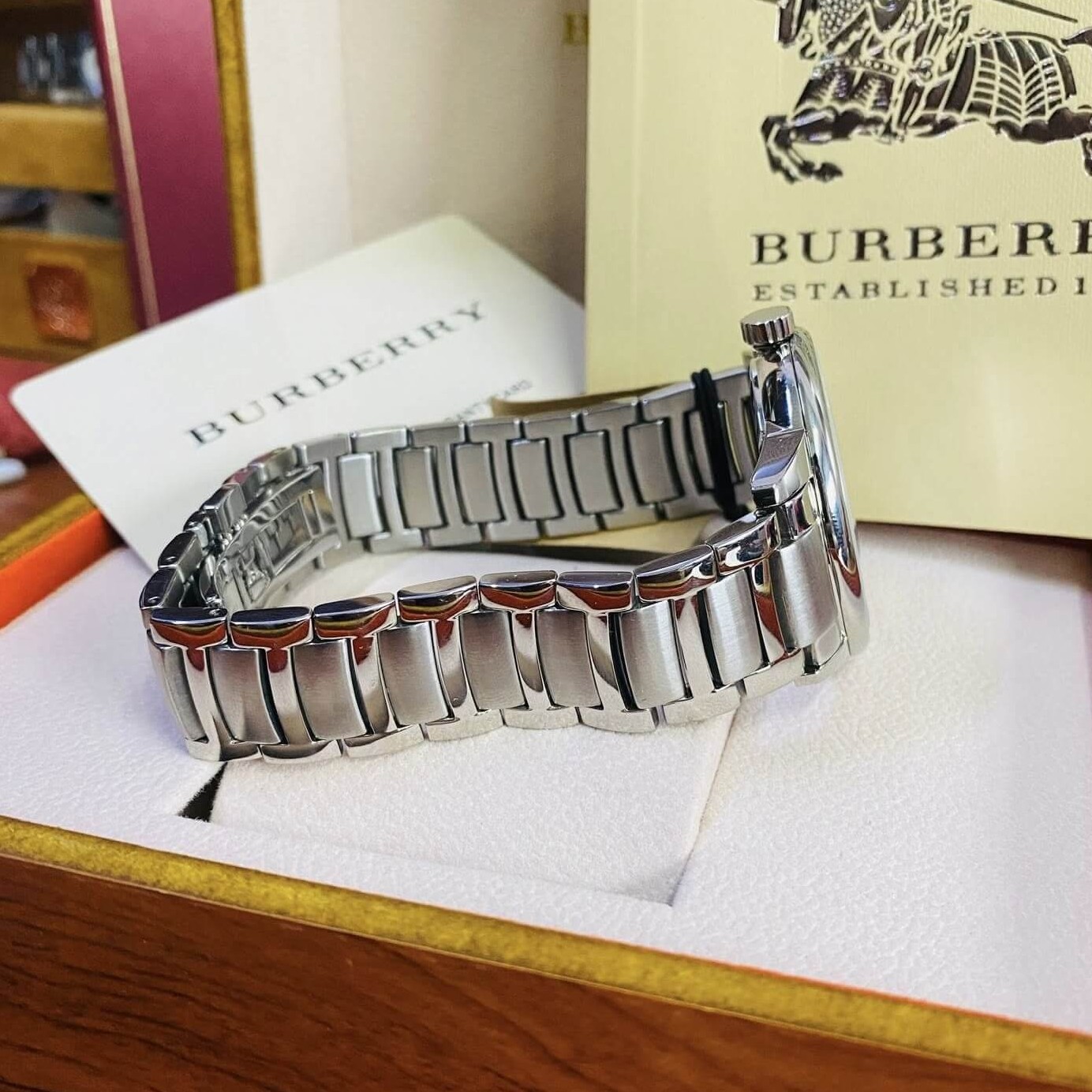 Đồng Hồ Nam Burberry BU10007 Máy Thụy Sĩ Quartz Size 40mm Dây Thép Silver Mặt Xanh Navy