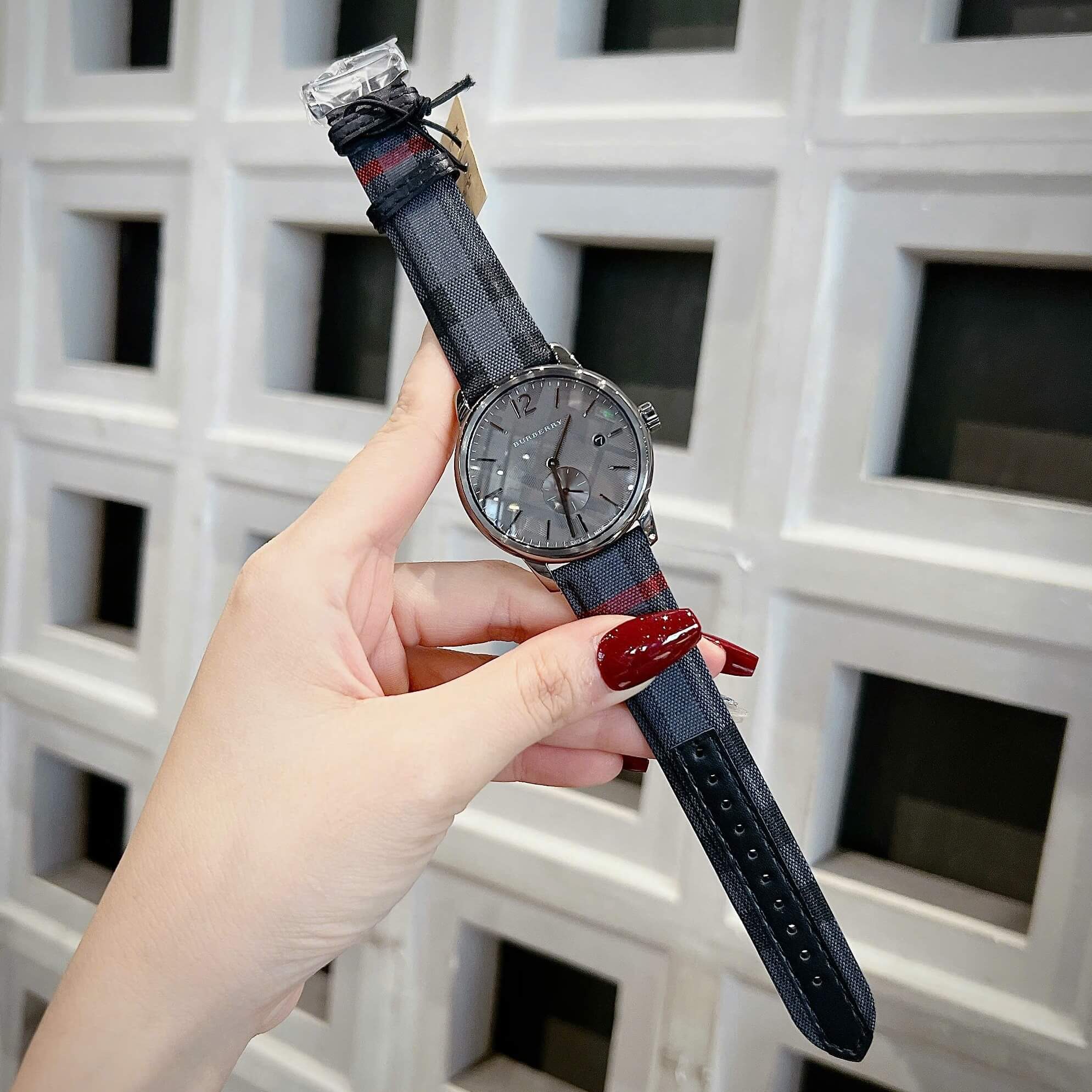 Đồng Hồ Nam Burberry BU10010 Máy Thụy Sĩ Quartz Size 40mm Dây Da Caro Đen Kim Rốn