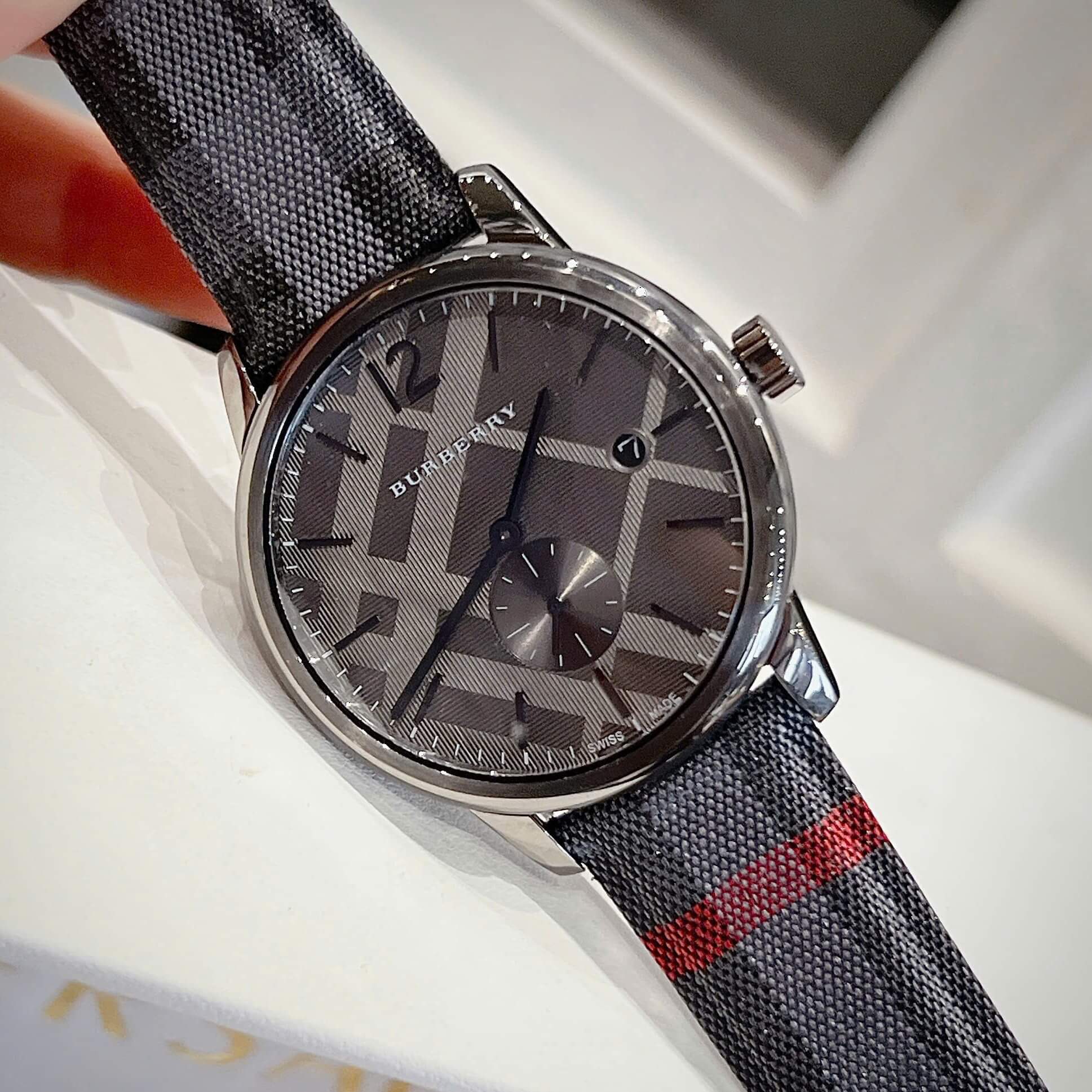 Đồng Hồ Nam Burberry BU10010 Máy Thụy Sĩ Quartz Size 40mm Dây Da Caro Đen Kim Rốn