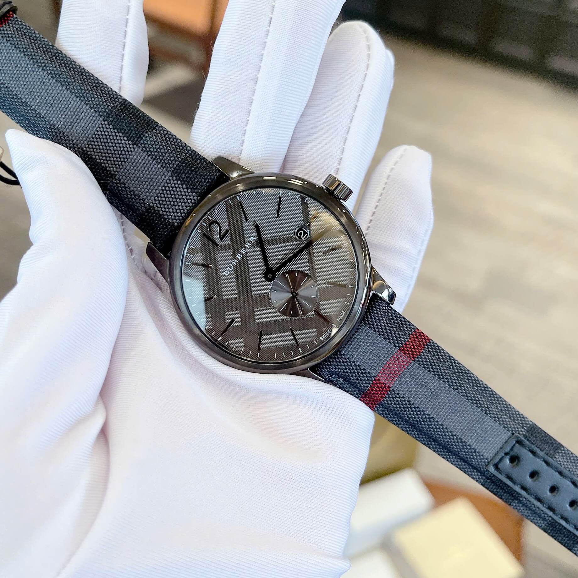 Đồng Hồ Nam Burberry BU10010 Máy Thụy Sĩ Quartz Size 40mm Dây Da Caro Đen Kim Rốn