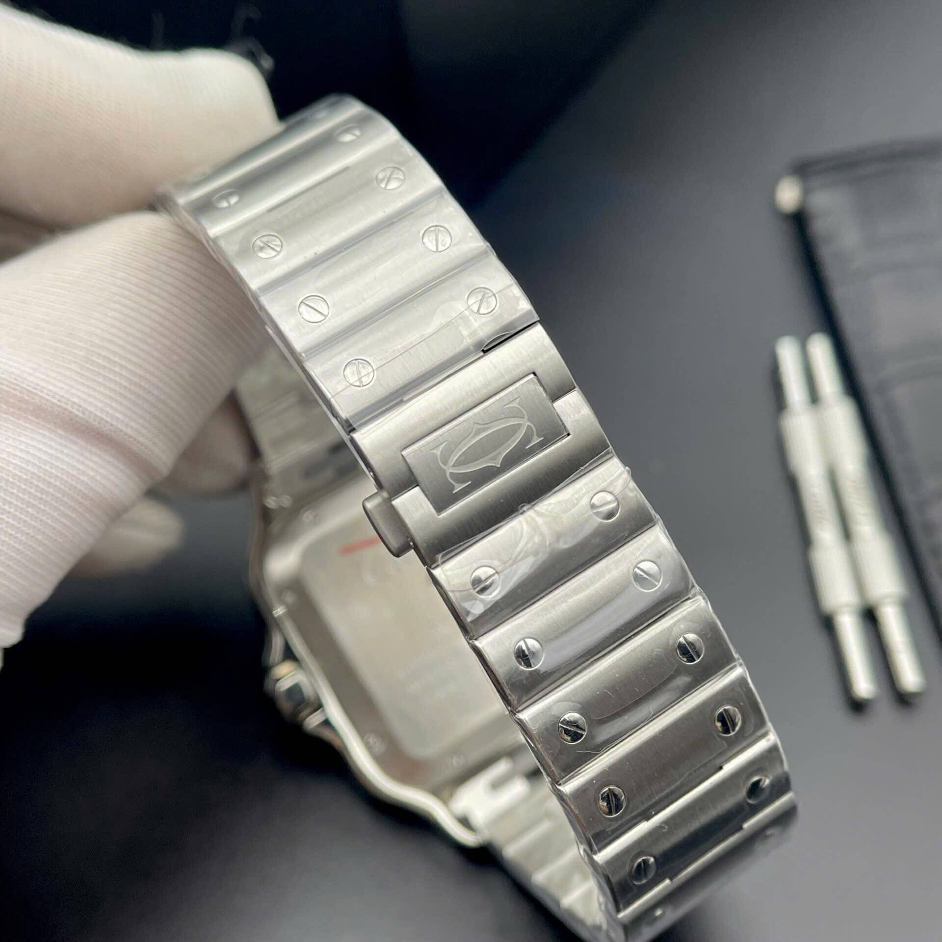 Đồng Hồ Nam Cartier Santos Automatic Dây Kim Loại Silver Mặt Xanh Lá Ombre Size 38x38mm