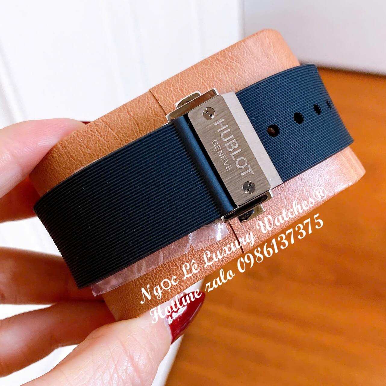 Đồng Hồ Nam Hublot Classic Fusion Automatic Dây Cao Su Đen Mặt Đen Vỏ Thép Bạc Size 42mm