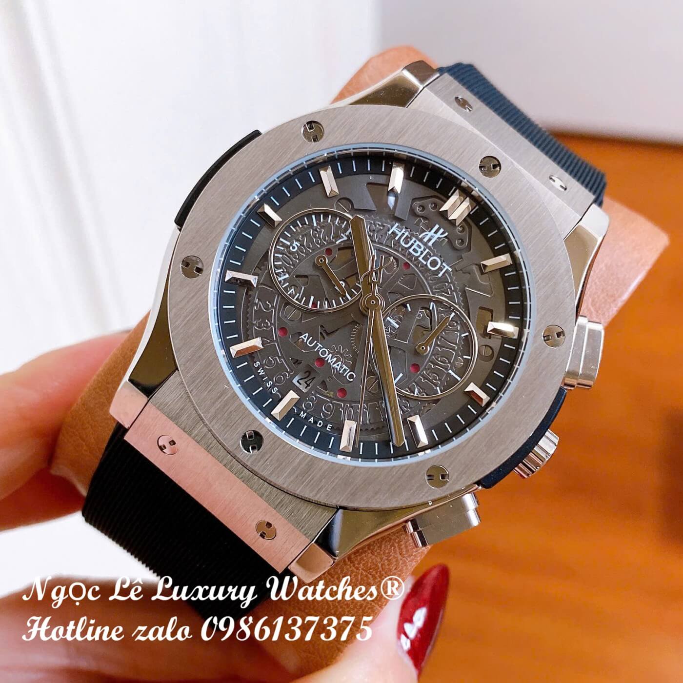 Đồng Hồ Nam Hublot Classic Fusion Automatic Dây Cao Su Đen Mặt Đen Vỏ Thép Bạc Size 42mm