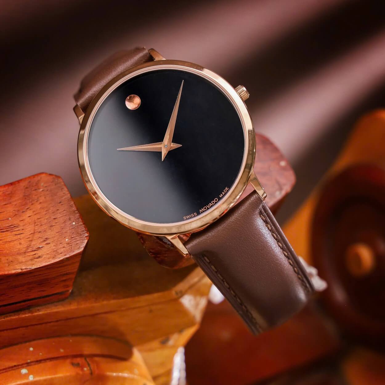 Đồng Hồ Nam Movado Dây Da Nâu Vỏ Rose Cao Cấp Size 40mm Máy Pin